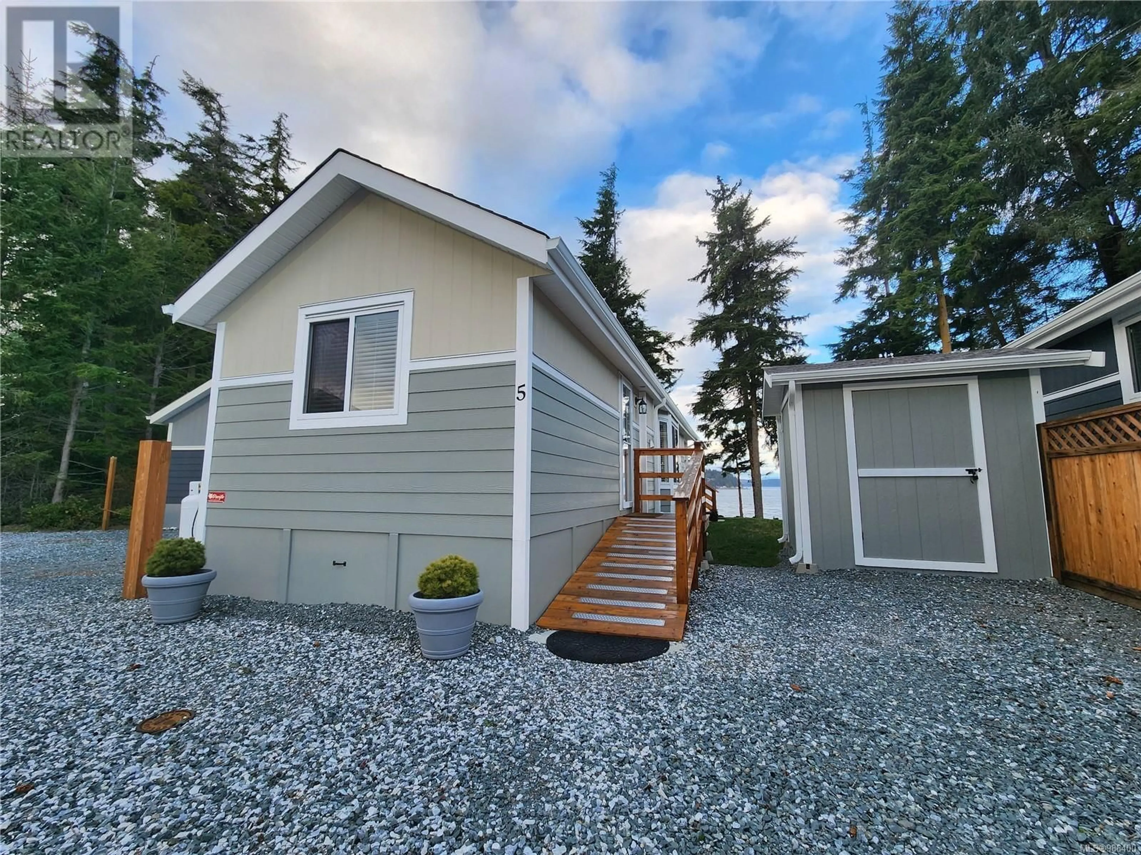 Home with vinyl exterior material, street for 5 1 ALDER BAY Rd, Port McNeill British Columbia V0N2R0