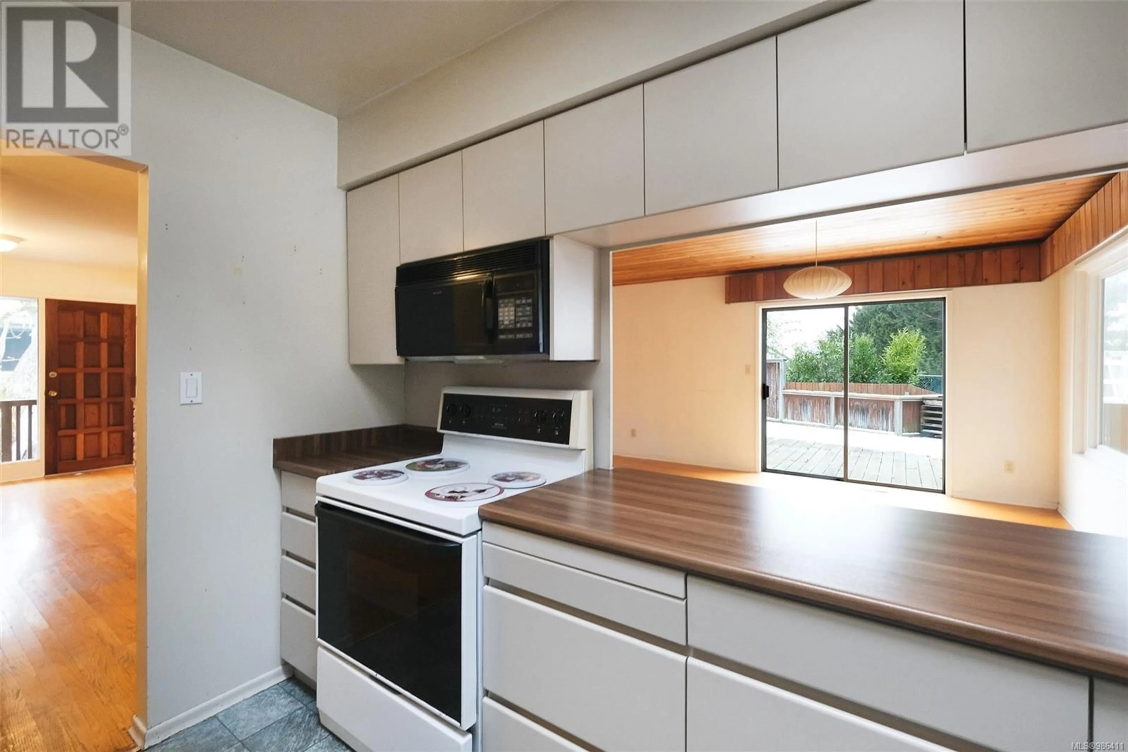 Standard kitchen, unknown for 1970 Fairfield Pl, Victoria British Columbia V8S4J4