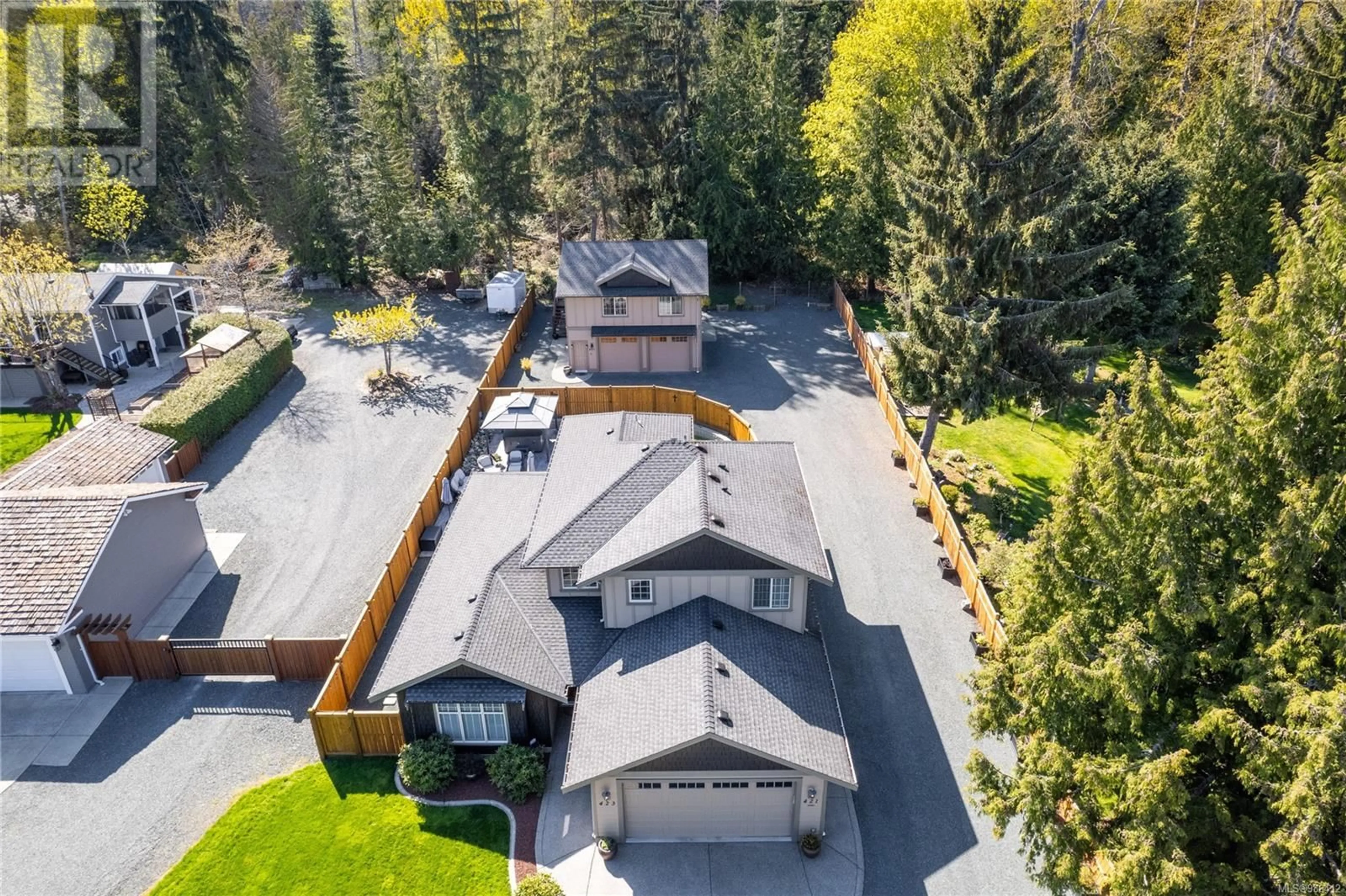 A pic from outside/outdoor area/front of a property/back of a property/a pic from drone, street for 423 Craig St, Parksville British Columbia V9P1L2