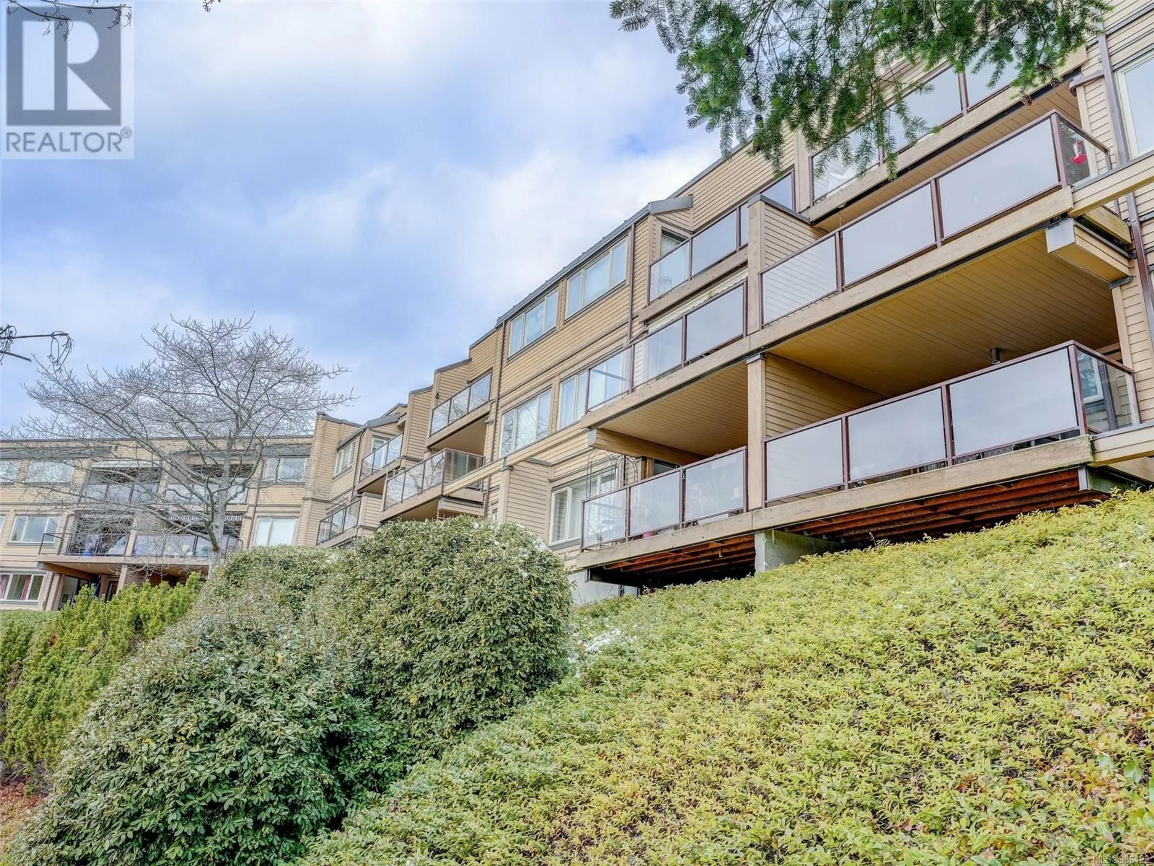 Balcony in the apartment, building for 318 485 Island Hwy, View Royal British Columbia V9B5H7