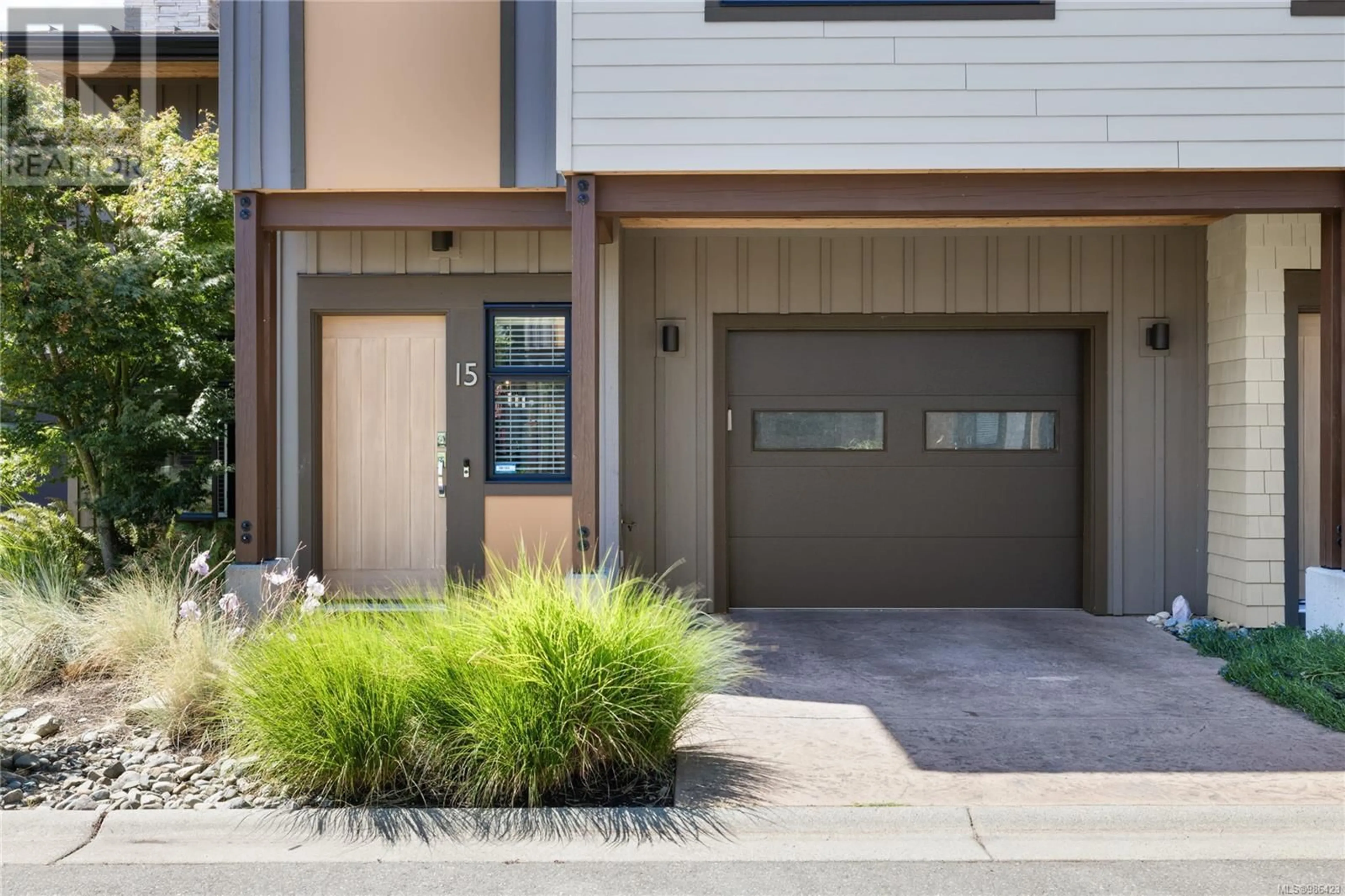 Indoor entryway for 15 220 McVickers St, Parksville British Columbia V9P0B4