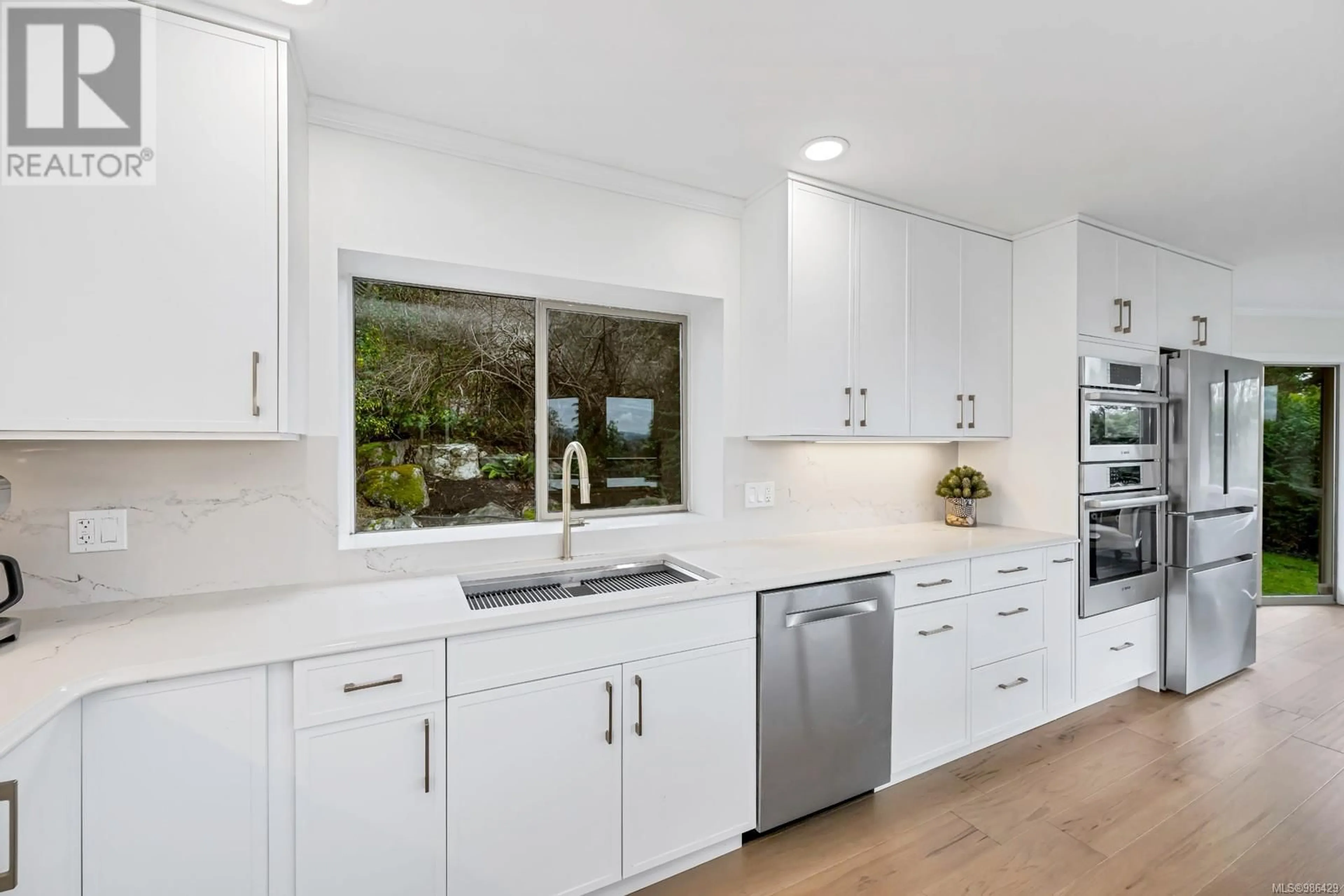 Open concept kitchen, ceramic/tile floor for 874 Kentwood Lane, Saanich British Columbia V8Y3C6