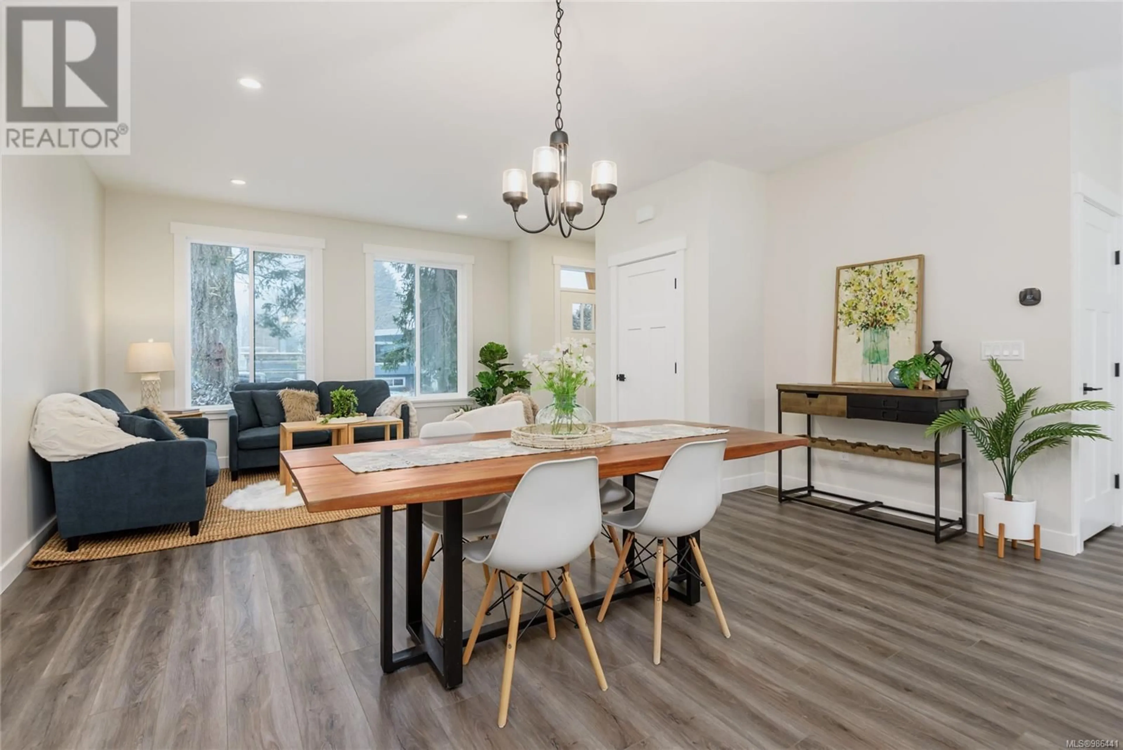 Dining room, wood/laminate floor for 1635 Dogwood Ave, Comox British Columbia V9M2W8