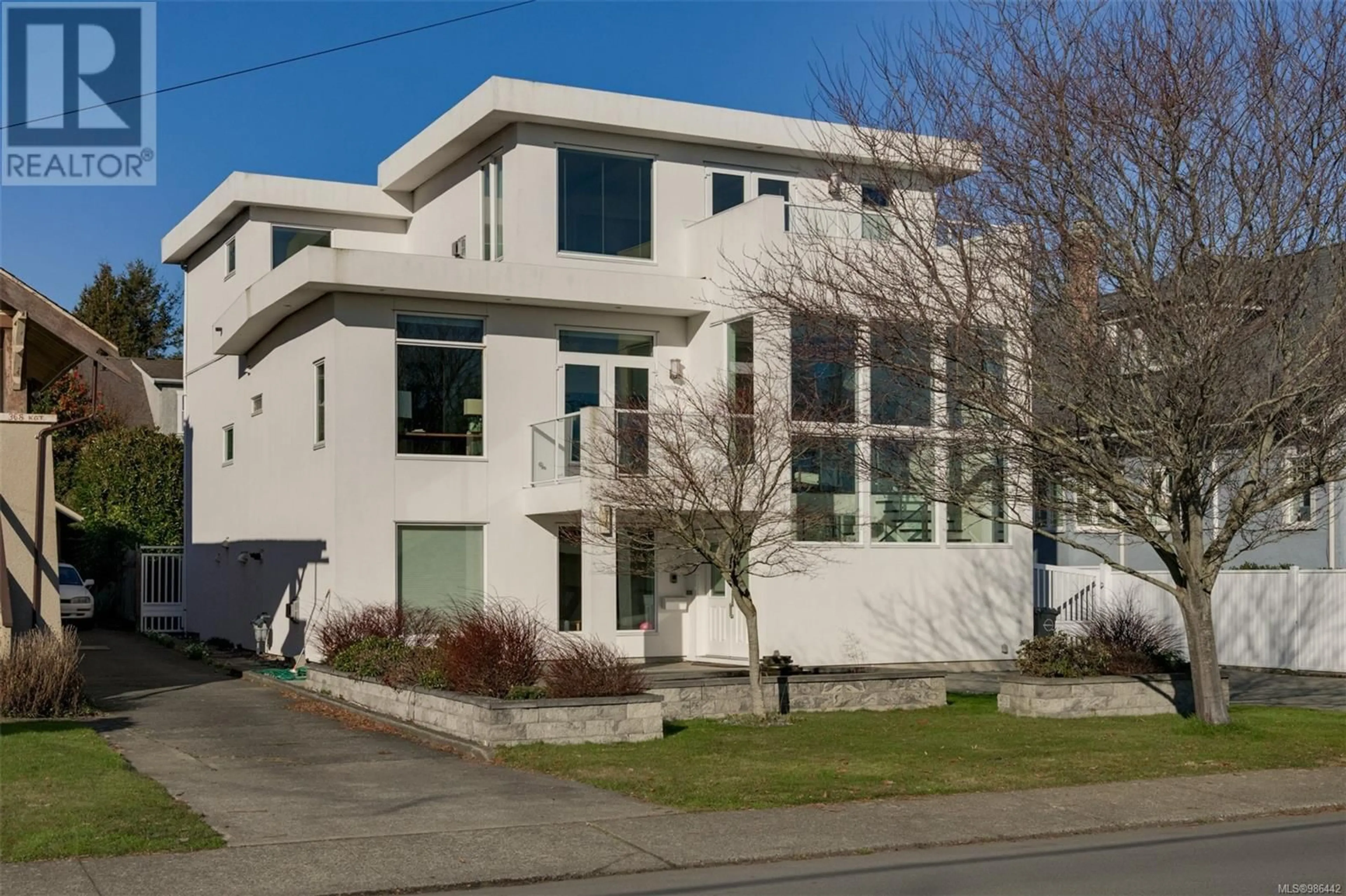 Home with vinyl exterior material, street for 376 King George Terr, Oak Bay British Columbia V8S2K3