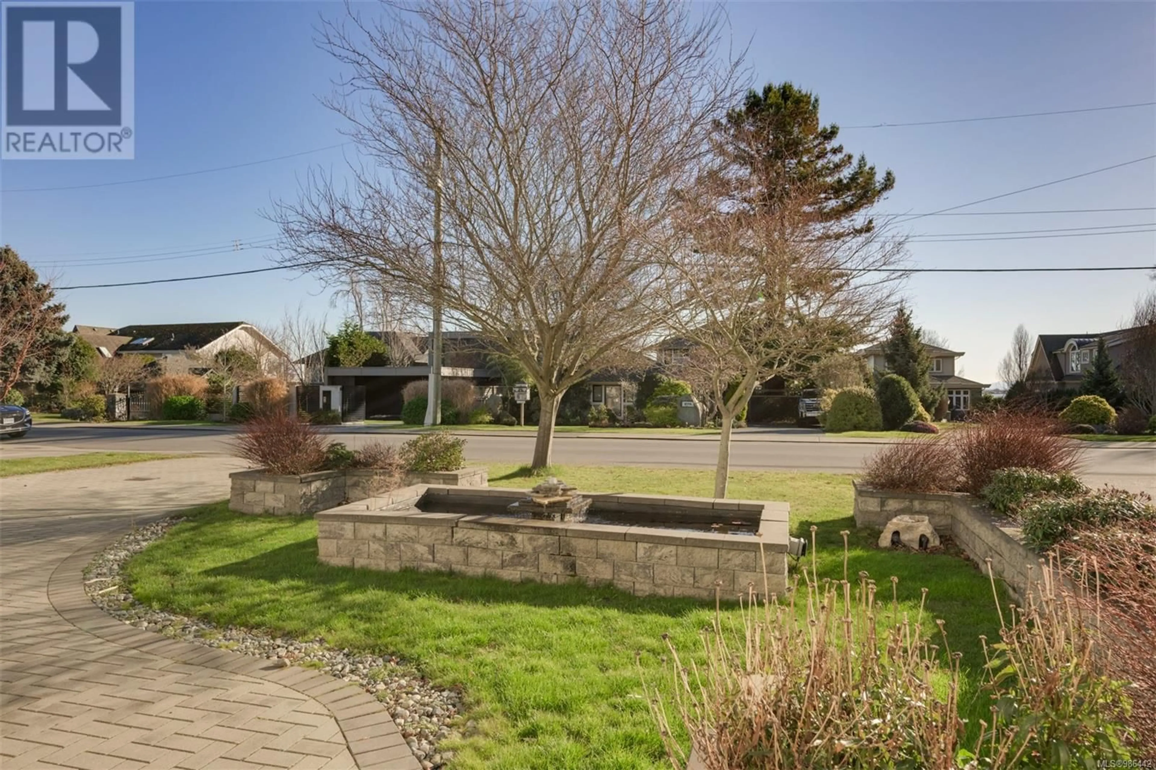 Patio, street for 376 King George Terr, Oak Bay British Columbia V8S2K3