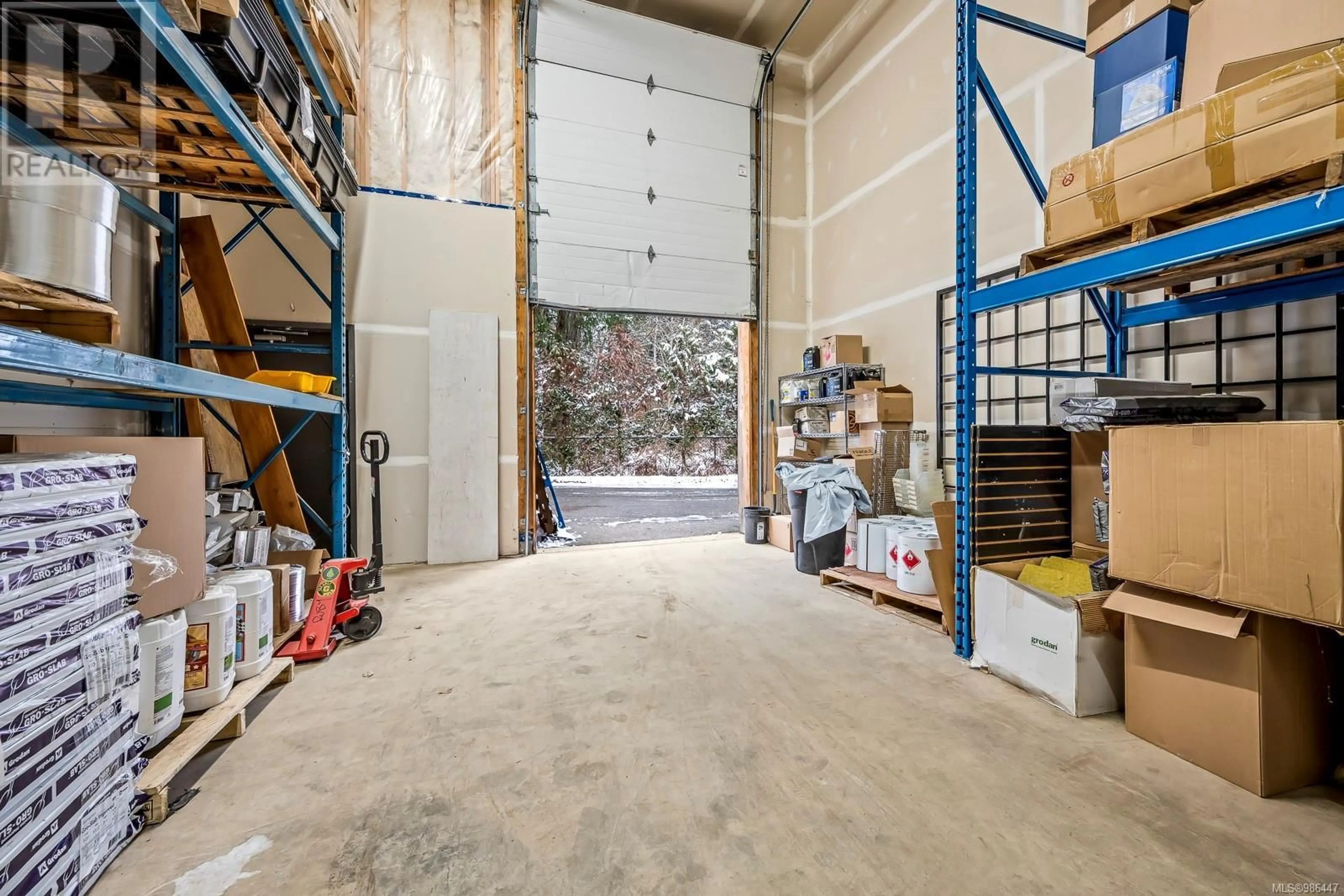 Indoor garage for 215 - 2459 COUSINS AVENUE, Courtenay British Columbia V9N3N6