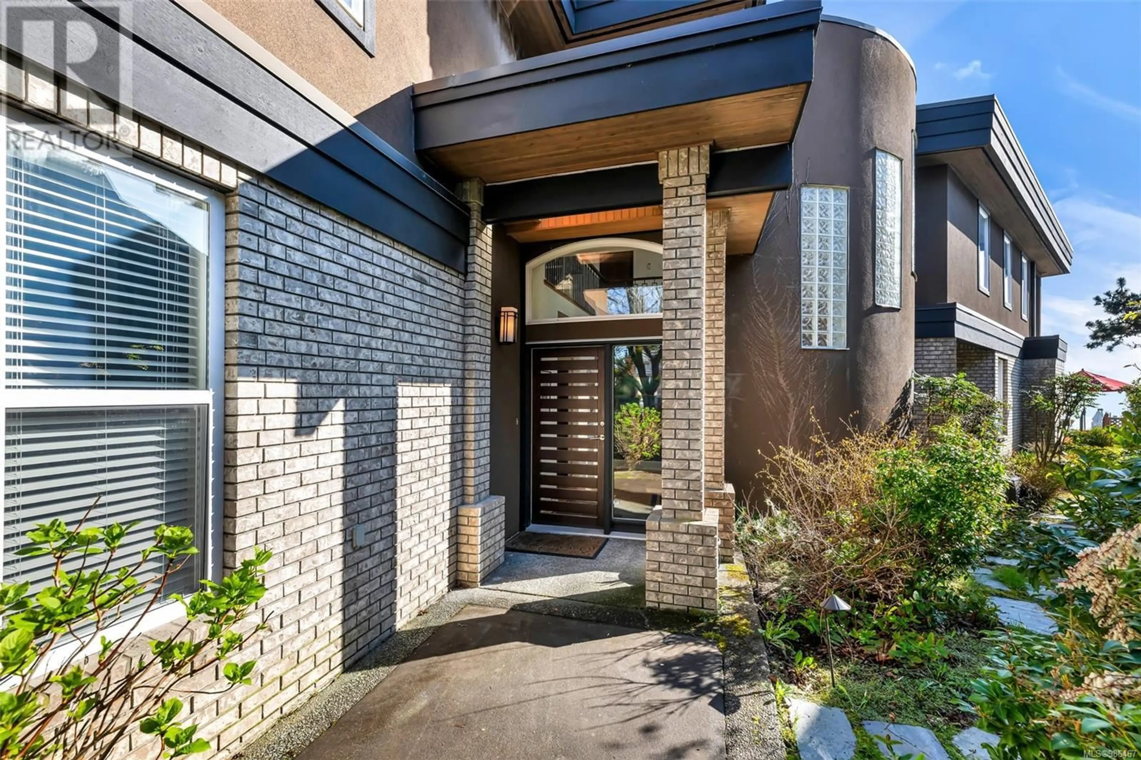 Home with brick exterior material, street for 1611 HOLLYWOOD CRESCENT, Victoria British Columbia V8S1H8