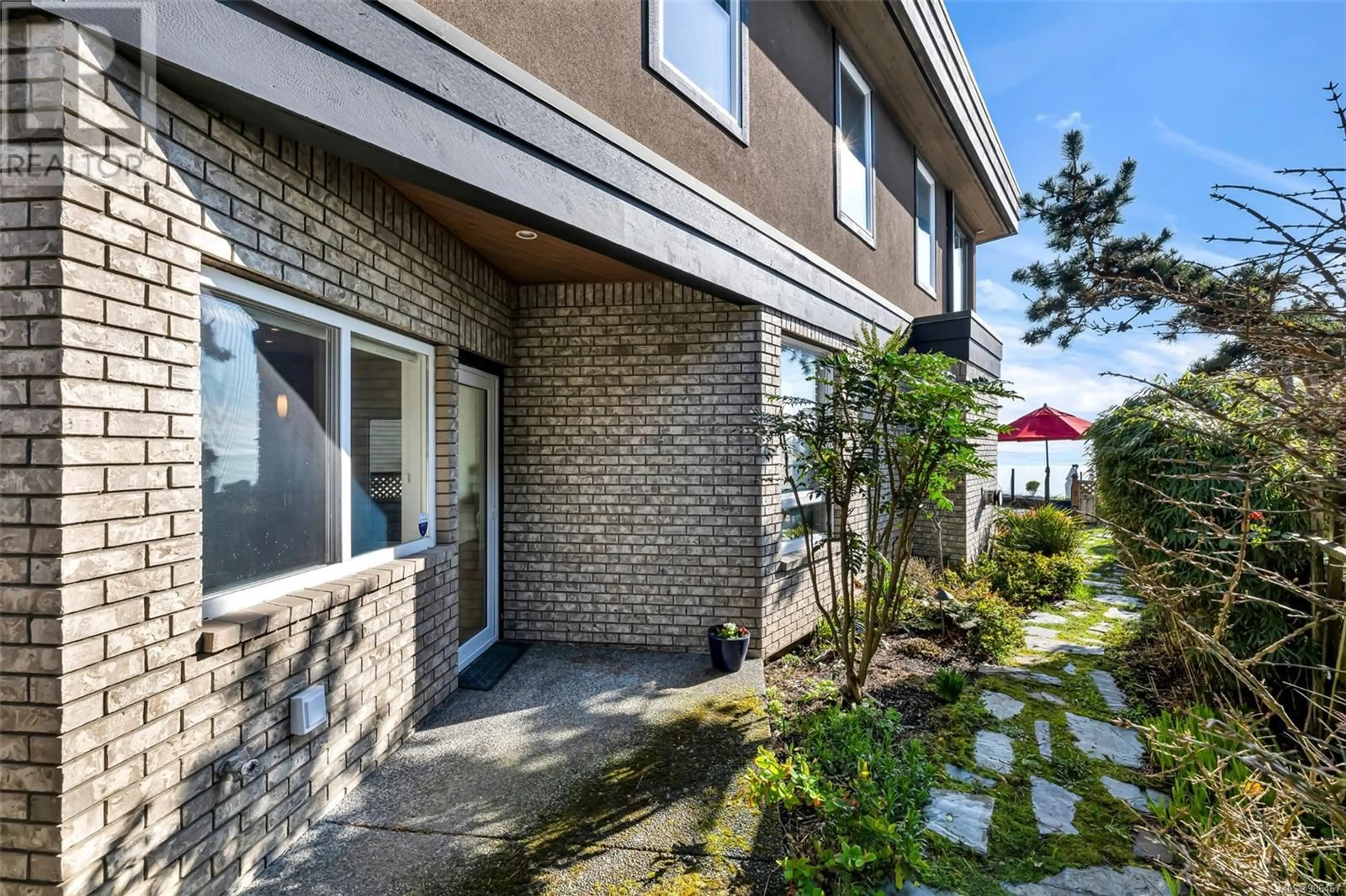 Unknown for 1611 HOLLYWOOD CRESCENT, Victoria British Columbia V8S1H8