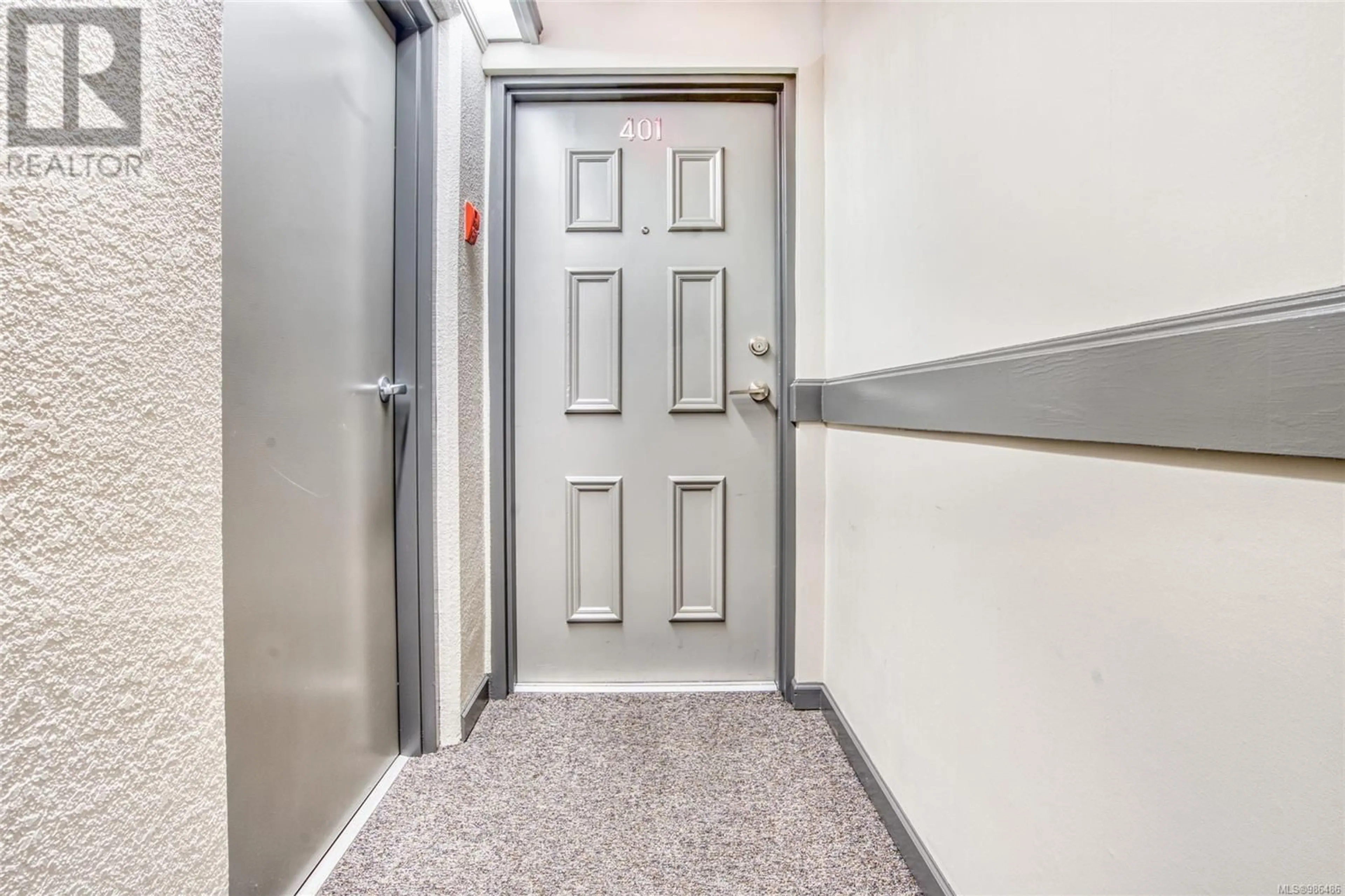 Indoor foyer for 401 327 Maitland St, Victoria British Columbia V9A7G7