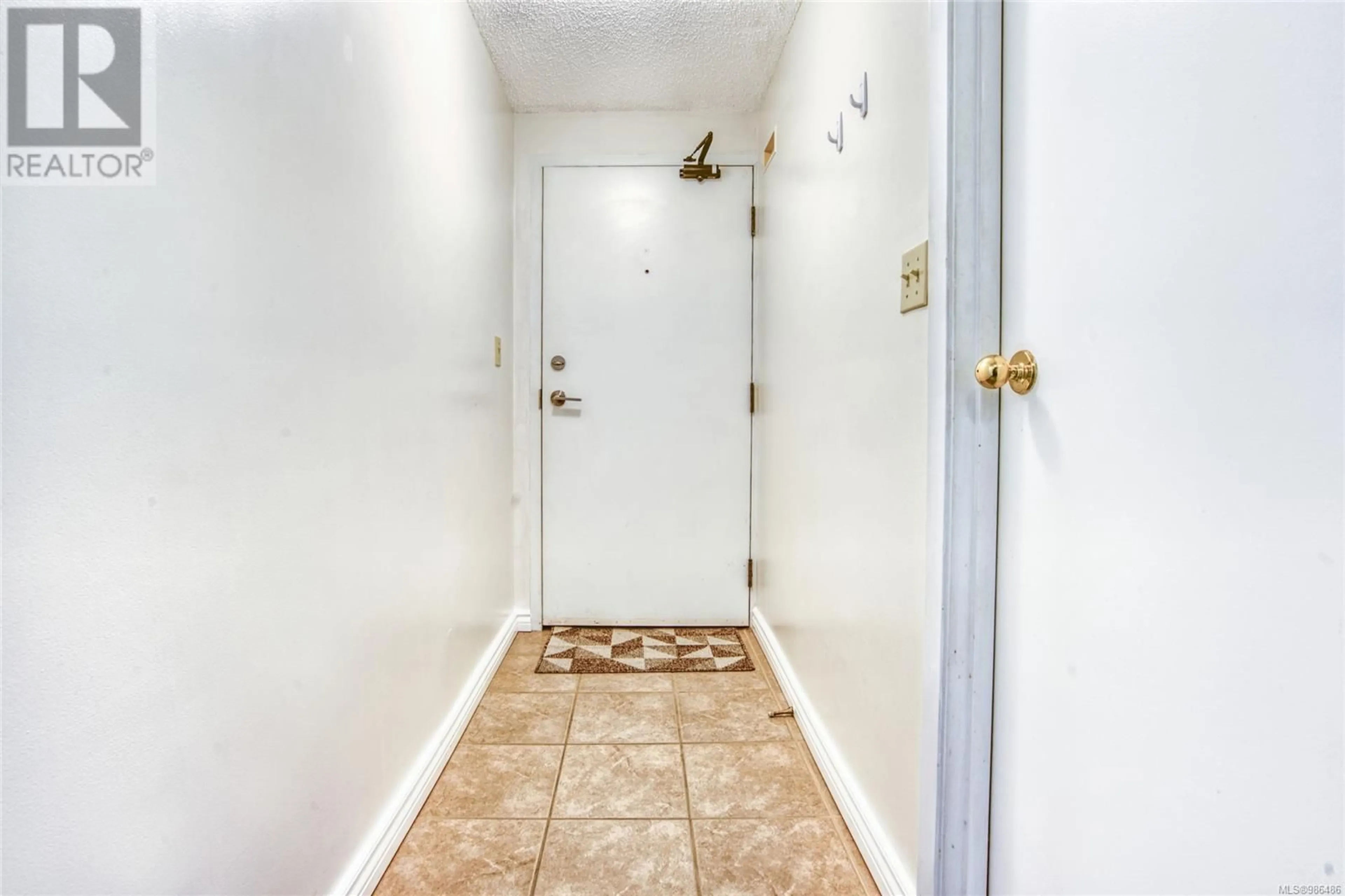 Indoor entryway for 401 327 Maitland St, Victoria British Columbia V9A7G7