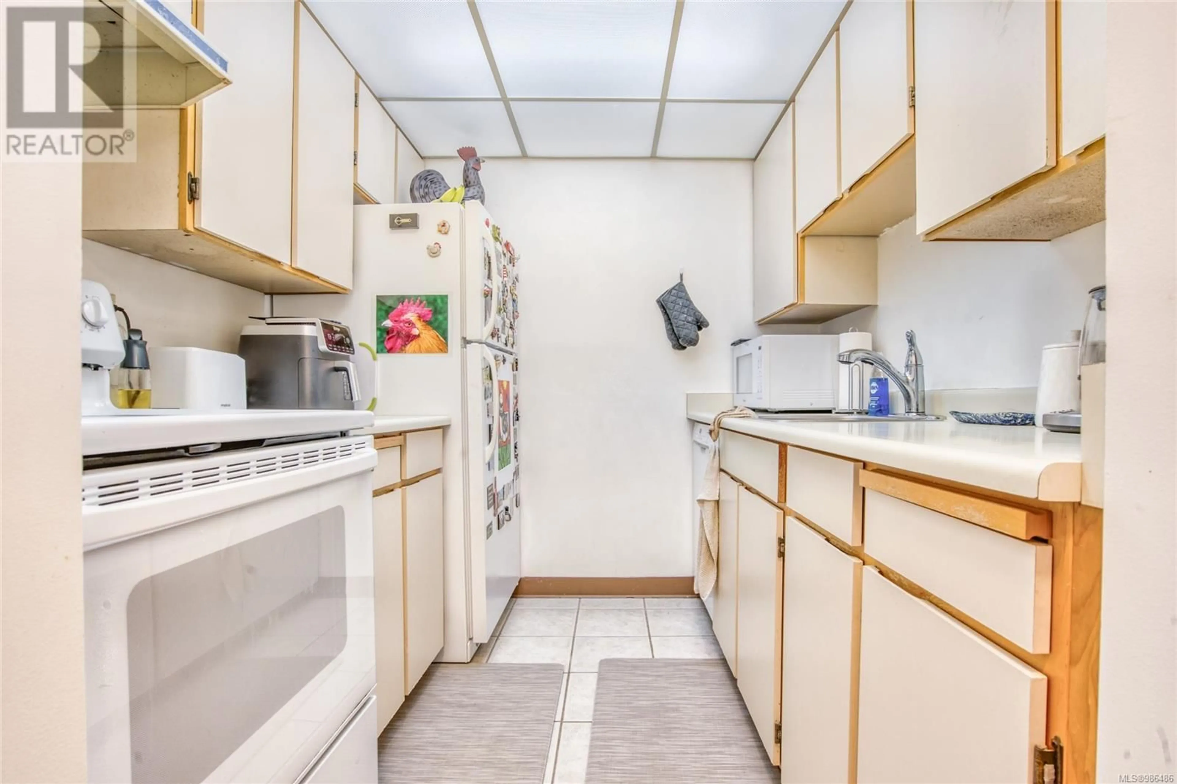 Standard kitchen, unknown for 401 327 Maitland St, Victoria British Columbia V9A7G7