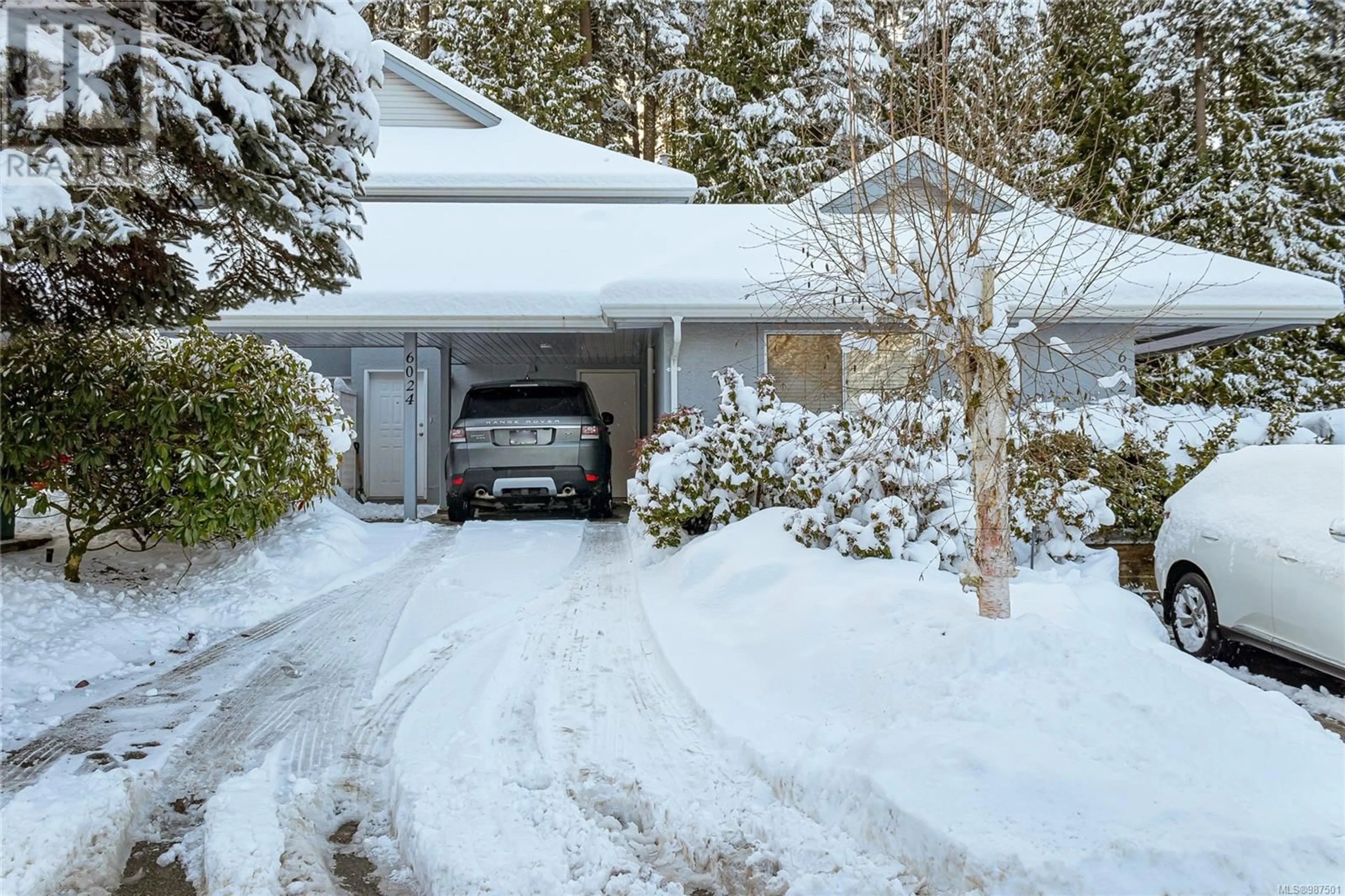 Indoor garage for 6024 Jake's Pl, Nanaimo British Columbia V9T6E7