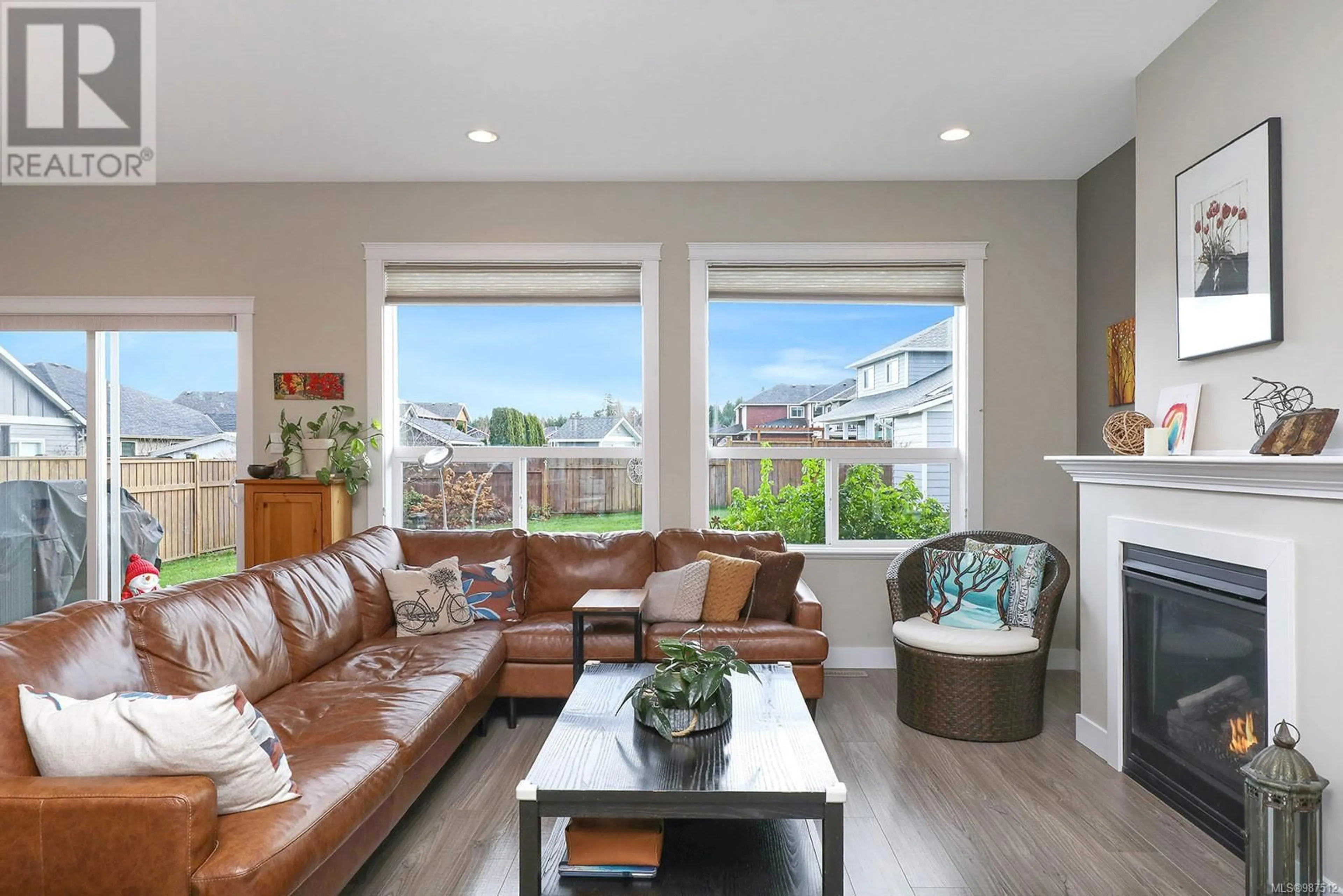 Living room with furniture, unknown for 4046 Chancellor Cres, Courtenay British Columbia V9N0B6