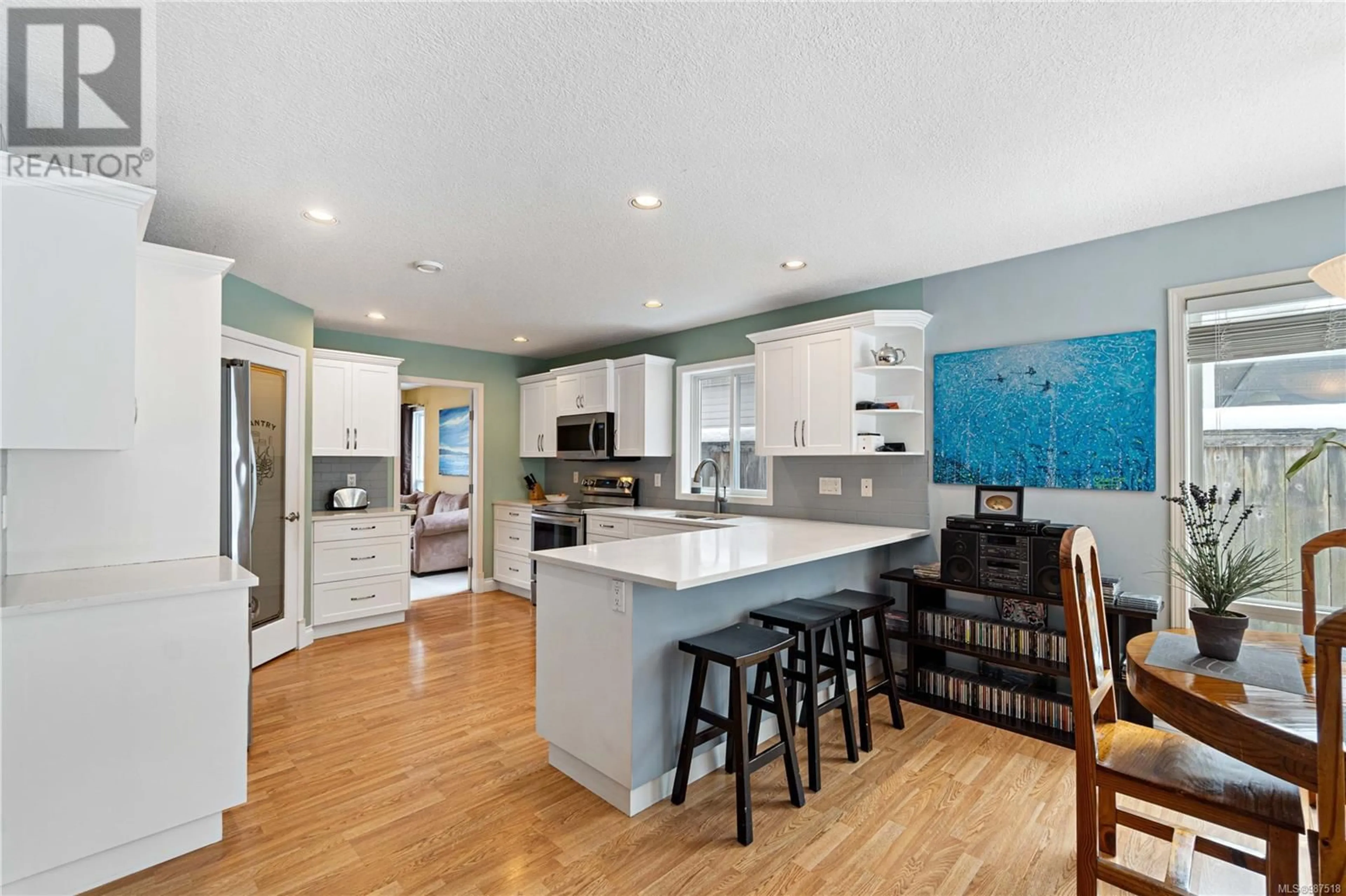 Open concept kitchen, unknown for 283 Chestnut St, Parksville British Columbia V9P2V7