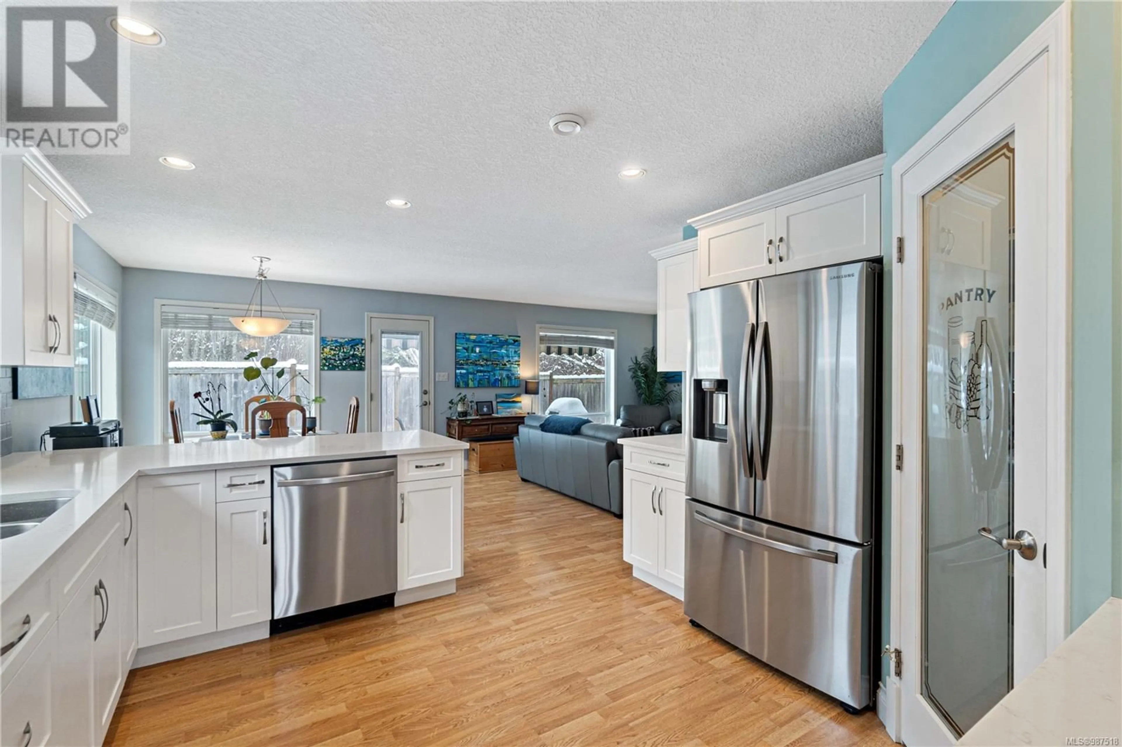 Open concept kitchen, unknown for 283 Chestnut St, Parksville British Columbia V9P2V7