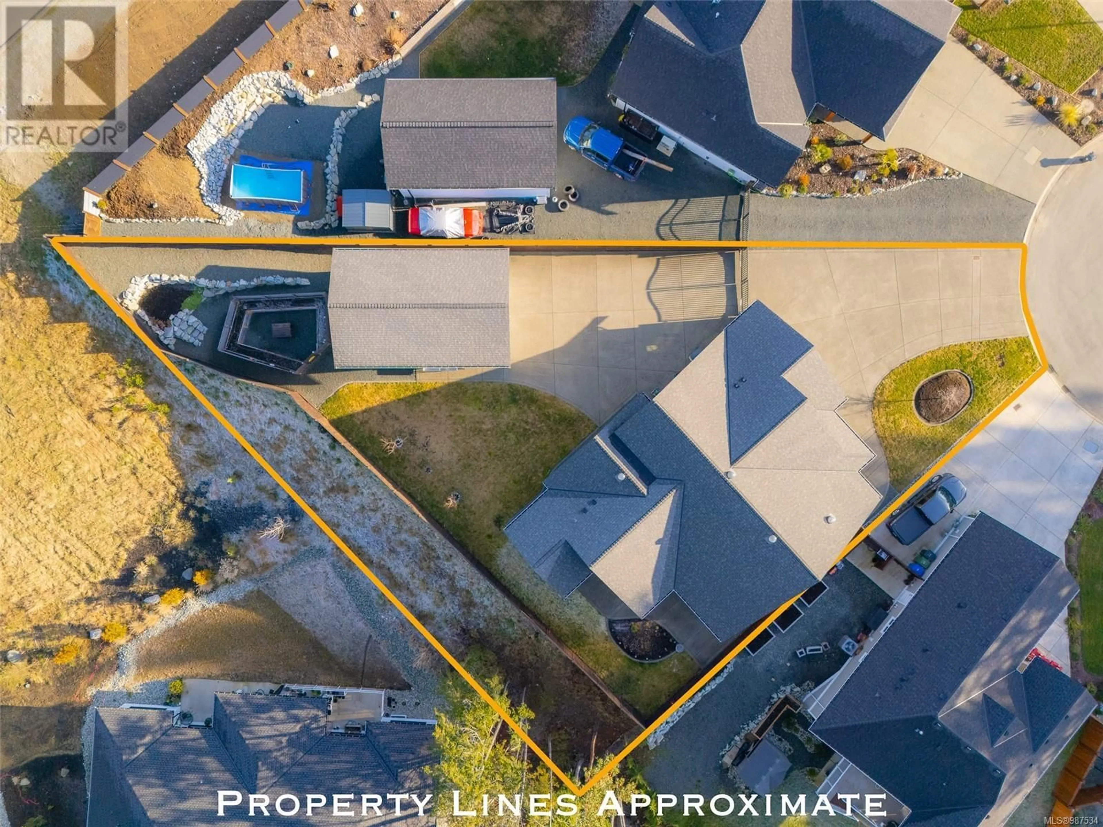 A pic from outside/outdoor area/front of a property/back of a property/a pic from drone, street for 3569 PARKVIEW CRESCENT, Port Alberni British Columbia V9Y0C8