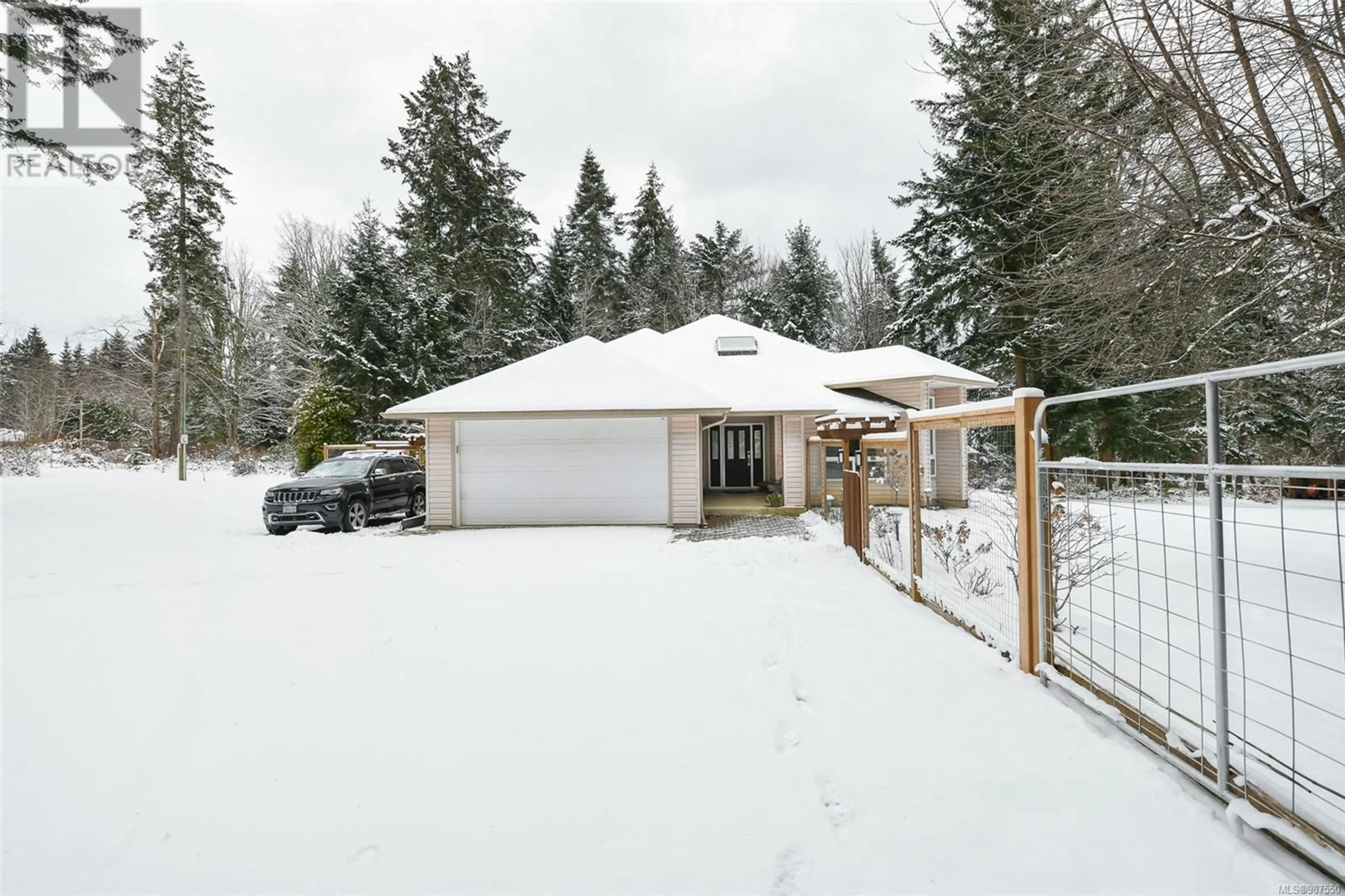 A pic from outside/outdoor area/front of a property/back of a property/a pic from drone, street for 5900 Sea Terrace Rd, Courtenay British Columbia V9N5M9