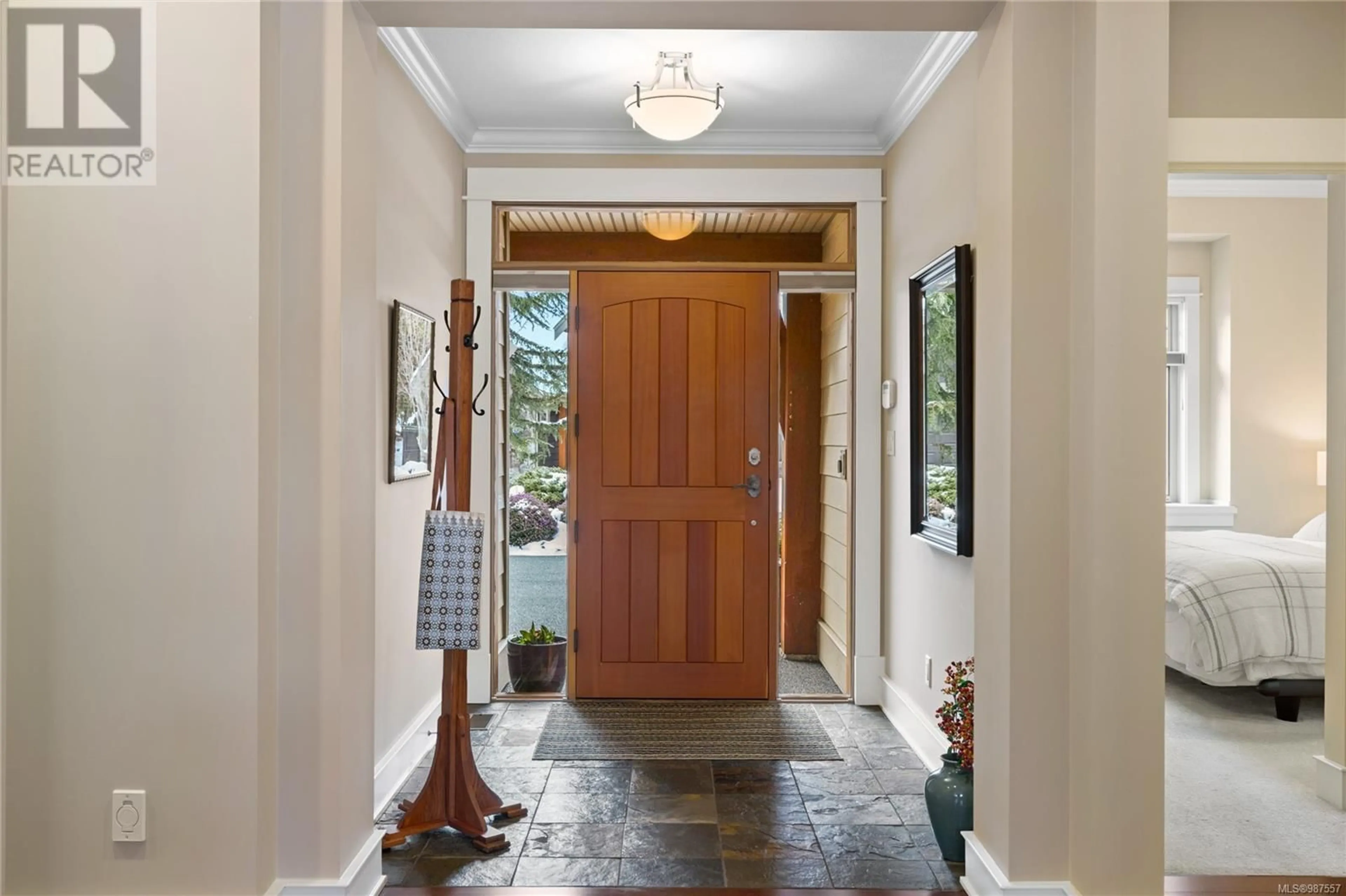 Indoor entryway for 674 Eaglewood Crt, Qualicum Beach British Columbia V9K0A3