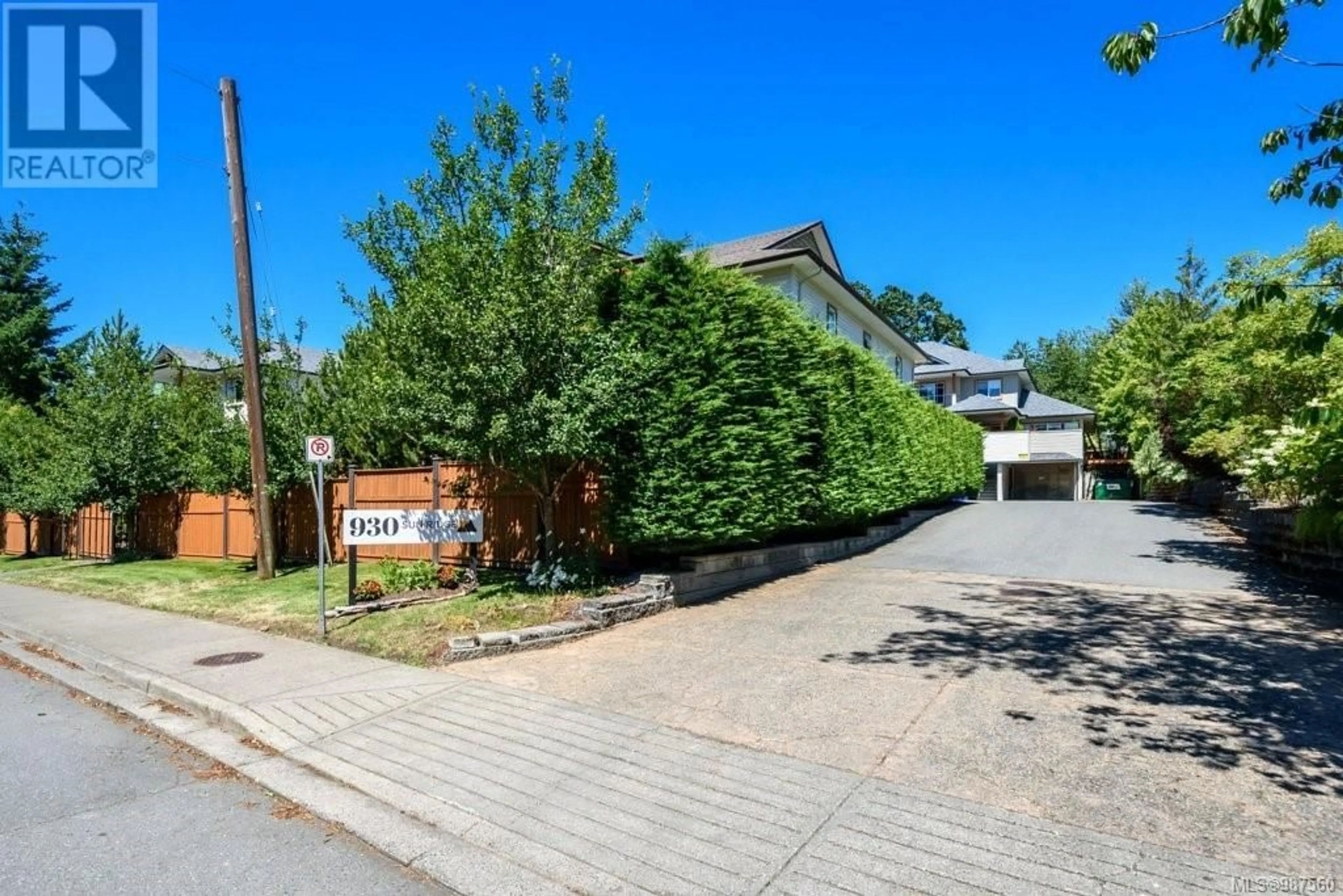 A pic from outside/outdoor area/front of a property/back of a property/a pic from drone, street for 312 930 Braidwood Rd, Courtenay British Columbia V9N3R9