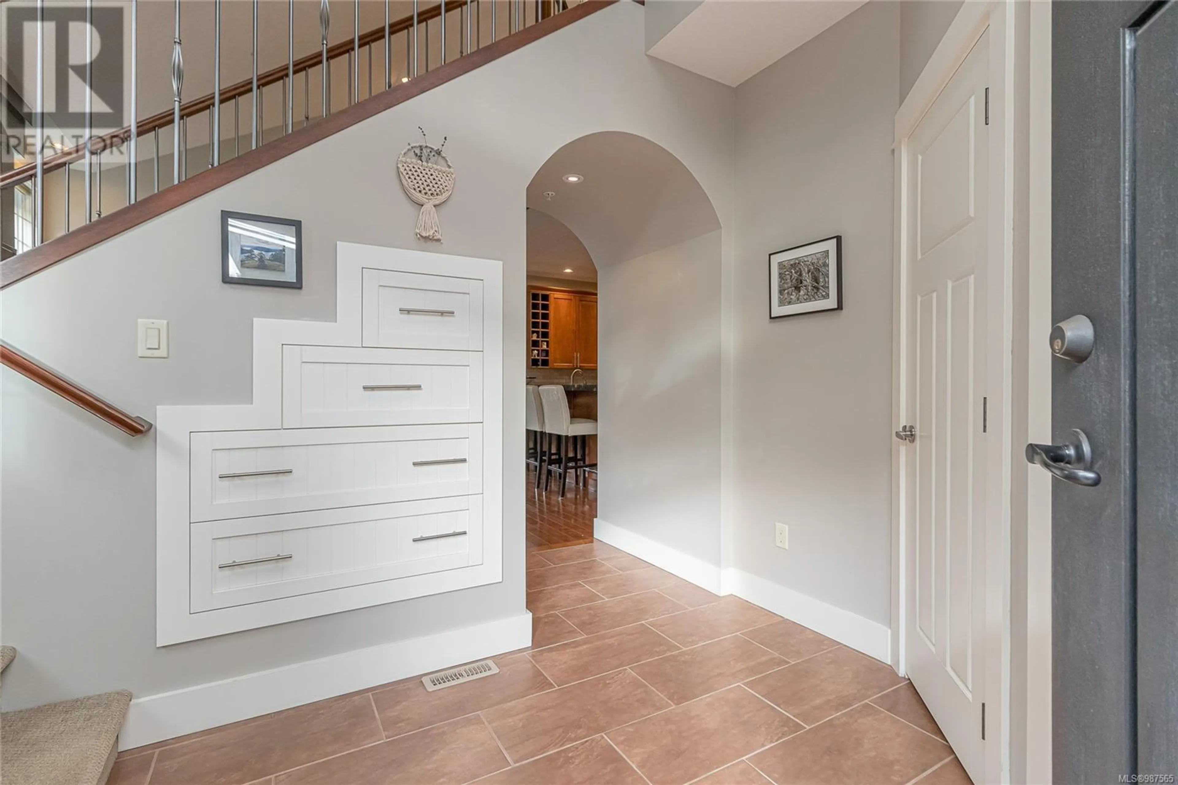 Indoor entryway for 101 6204 Lexington Pl, Nanaimo British Columbia V9V0A6