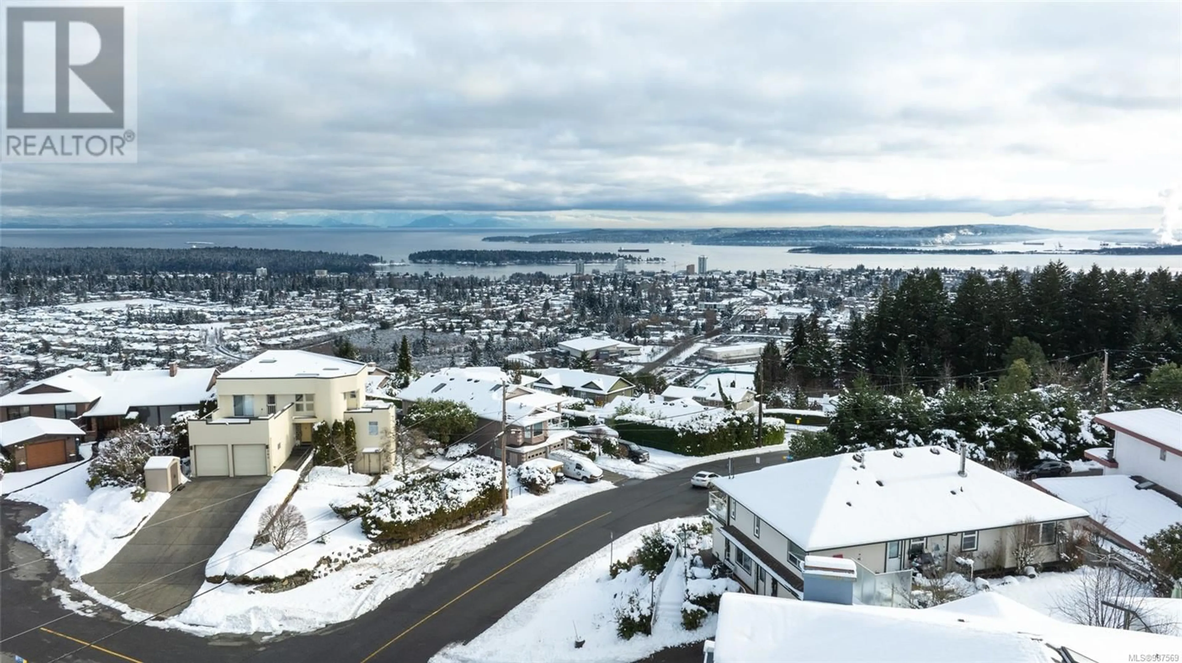 A pic from outside/outdoor area/front of a property/back of a property/a pic from drone, mountain view for 1107 College Dr, Nanaimo British Columbia V9R6A4