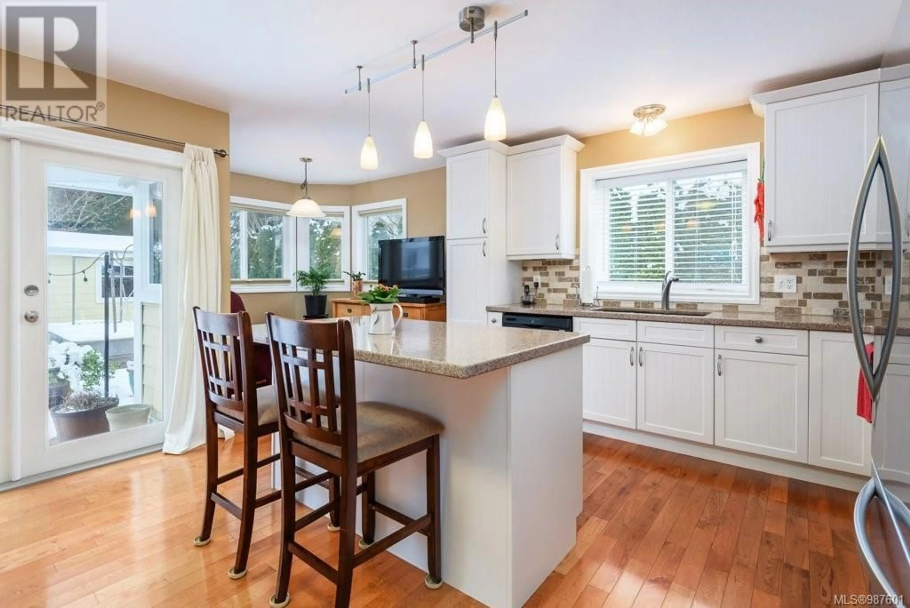 Open concept kitchen, wood/laminate floor for 1627 Foxxwood Dr, Comox British Columbia V9M1B3