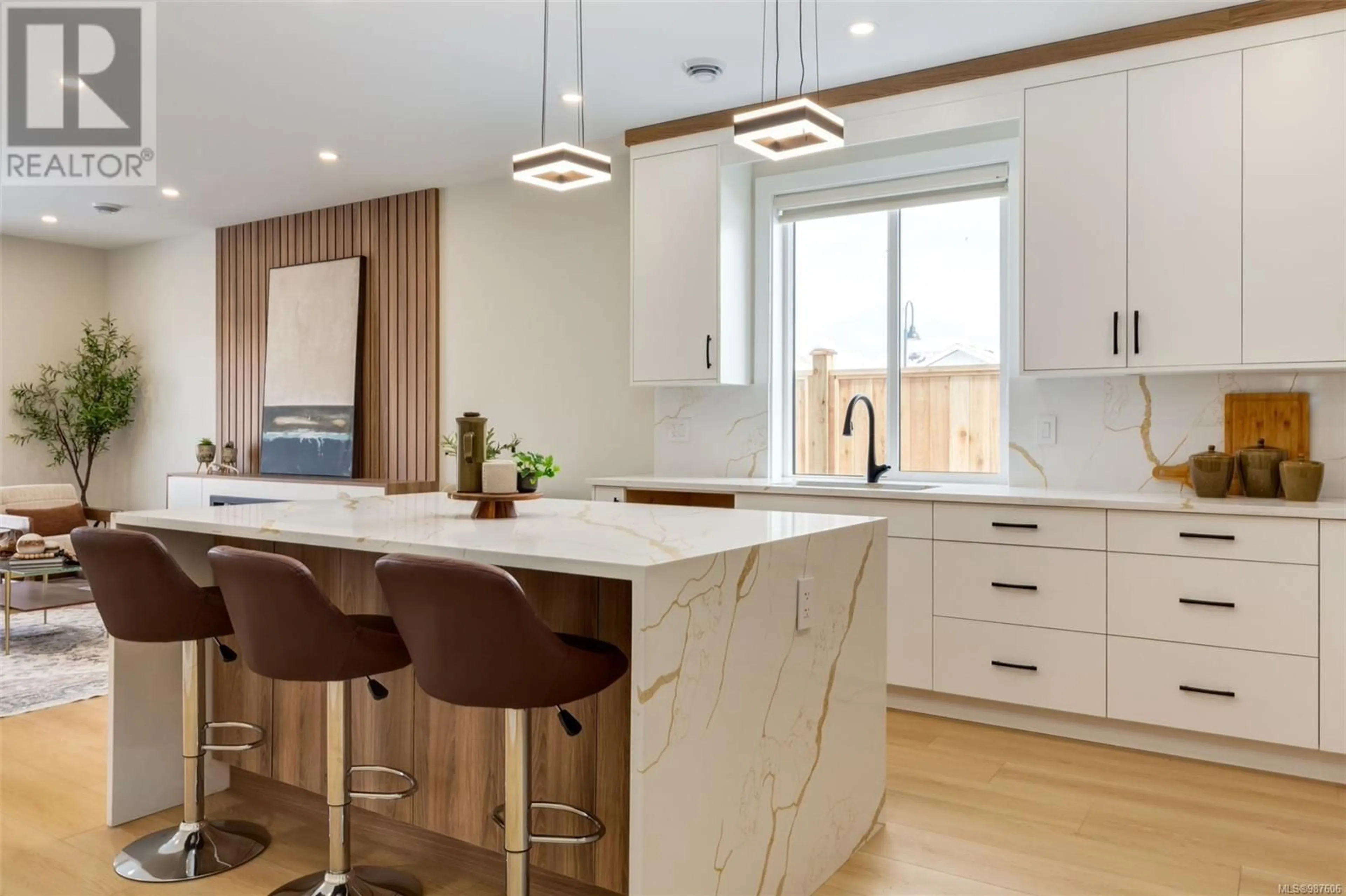 Contemporary kitchen, unknown for 633 Buttonwood Lane, Parksville British Columbia V9P0G5