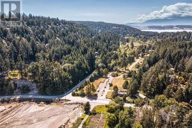 215 Easthom Rd, Gabriola Island 3