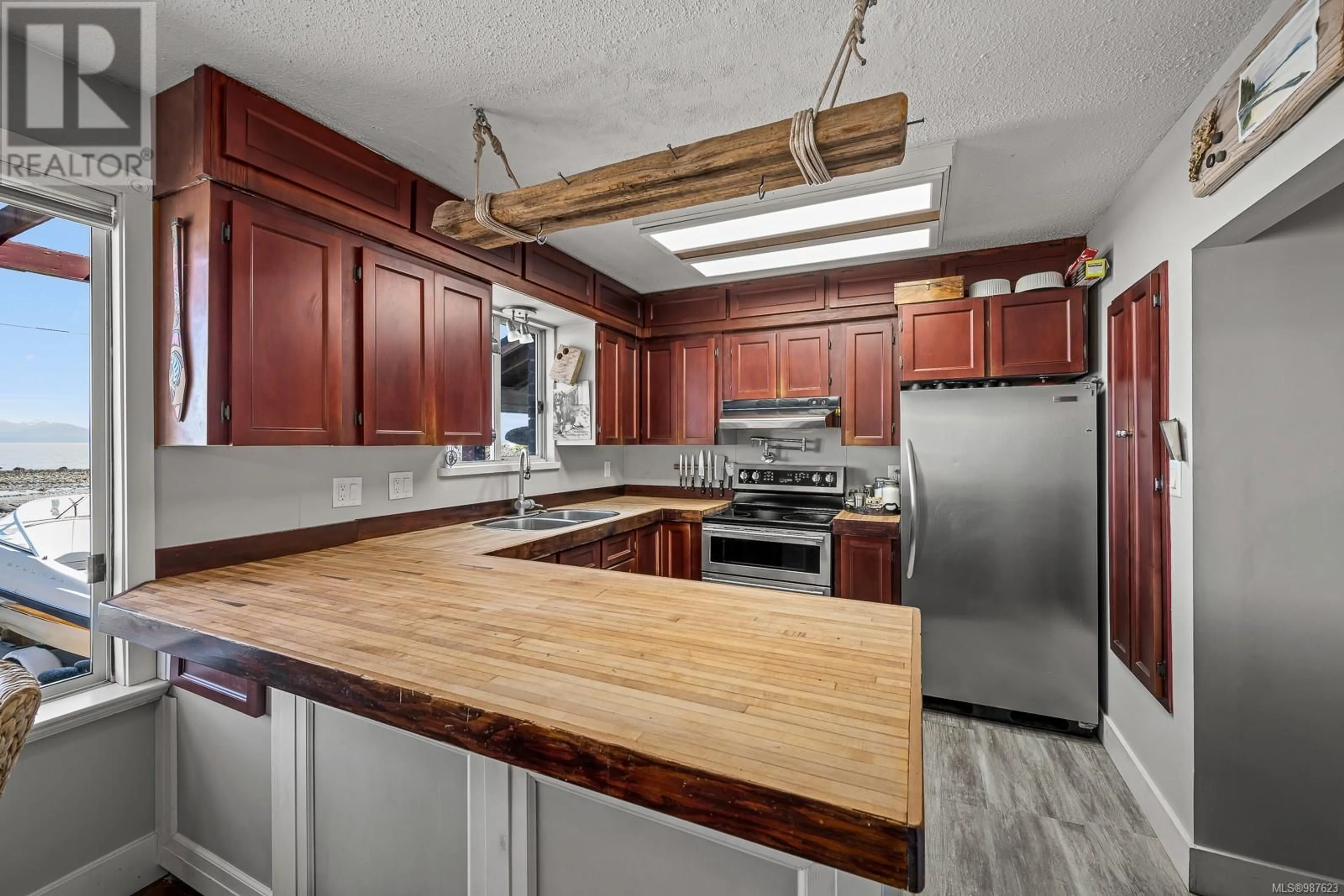 Open concept kitchen, unknown for 2156 Hall Rd, Courtenay British Columbia V9J1Y5