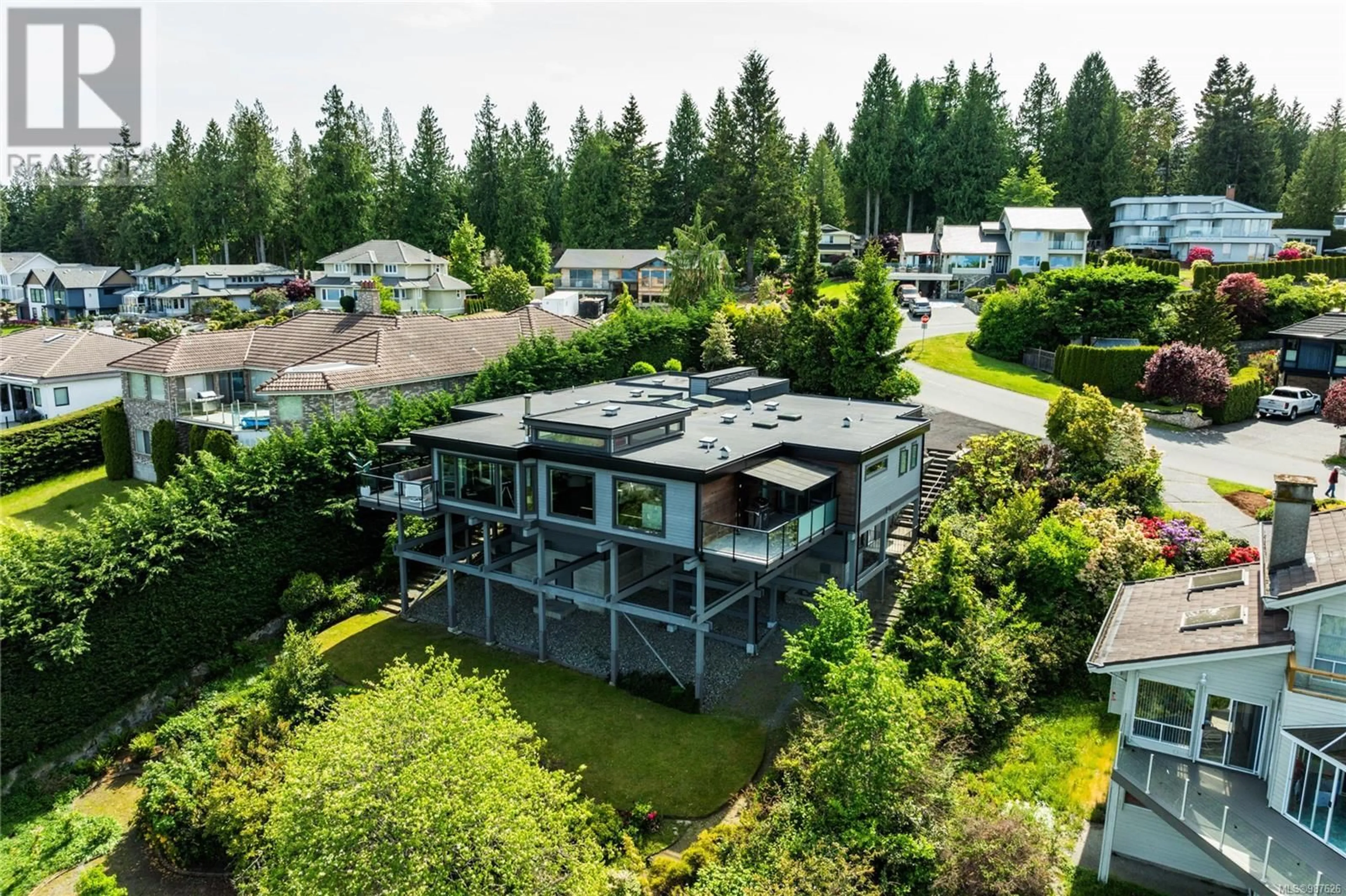 A pic from outside/outdoor area/front of a property/back of a property/a pic from drone, unknown for 8853 Park Pacific Terr, North Saanich British Columbia V8L4S1