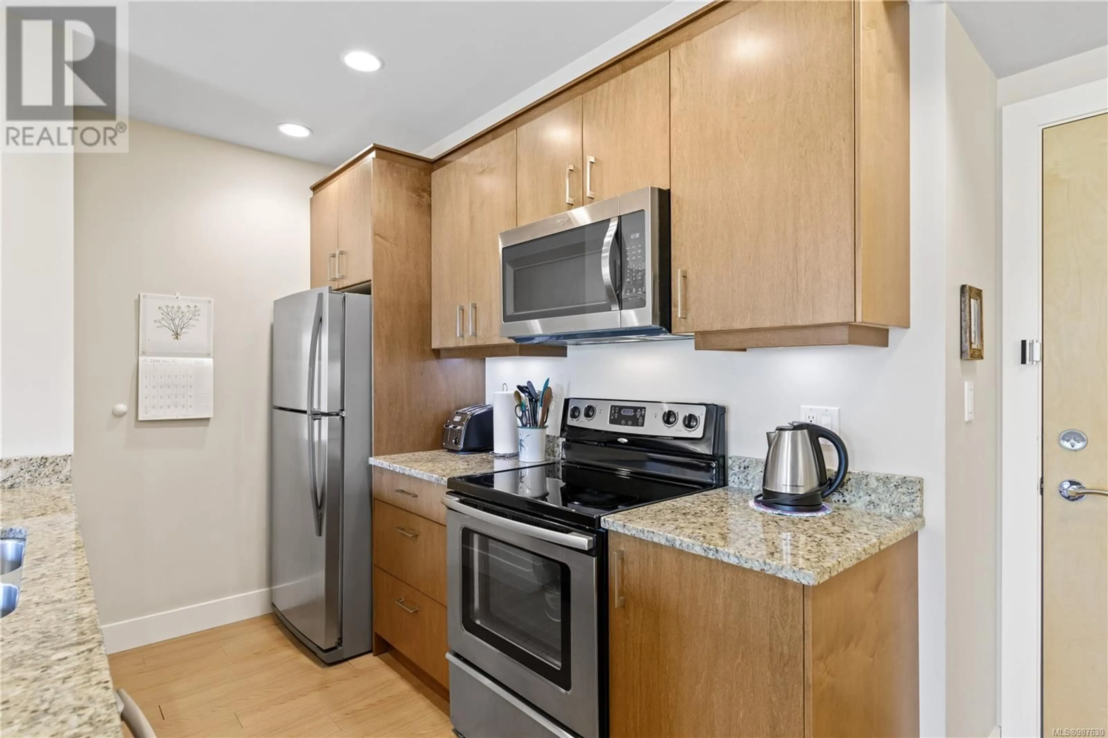 Standard kitchen, unknown for 301 1615 Bay St, Victoria British Columbia V8R2B7