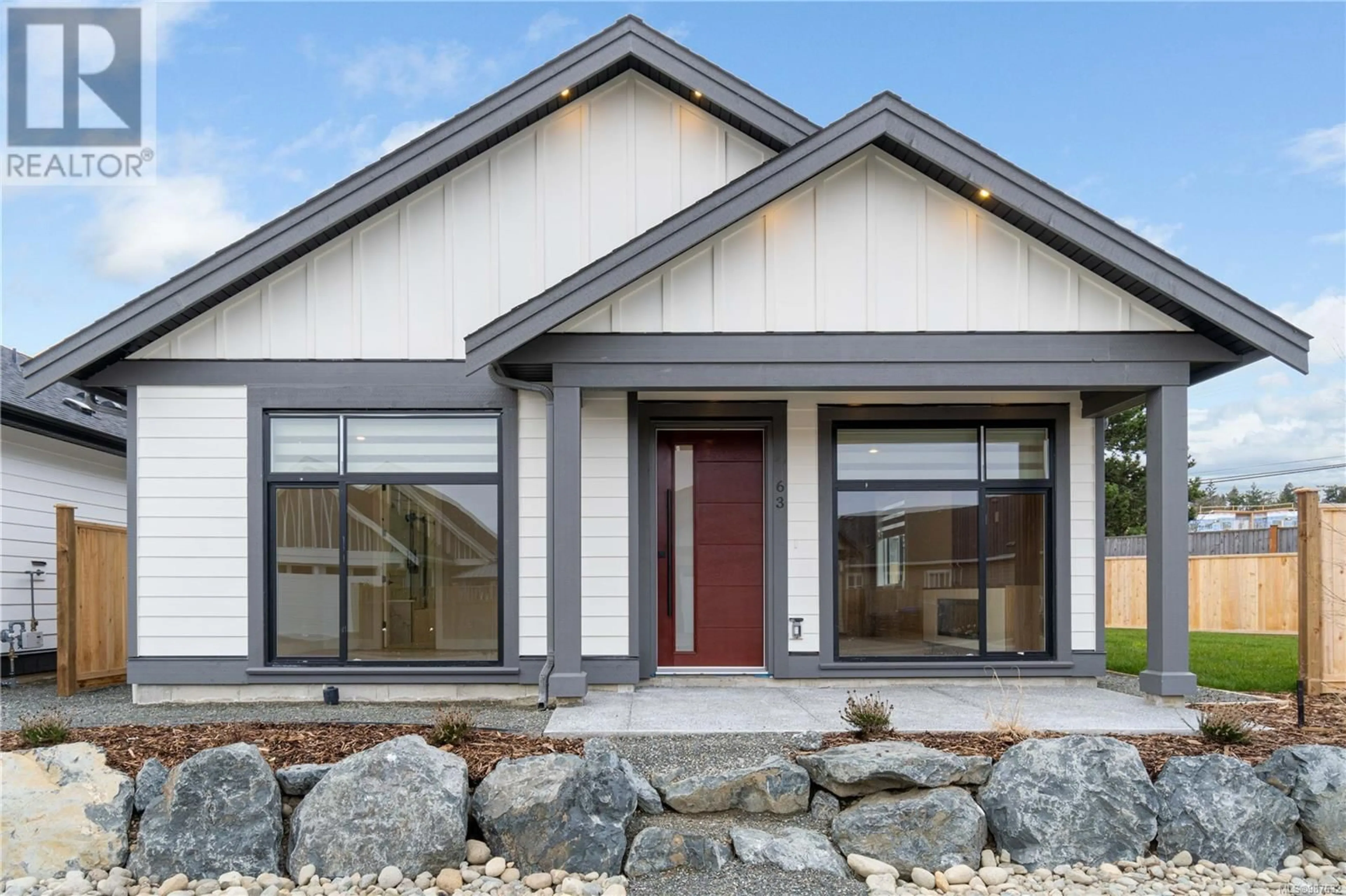 Home with vinyl exterior material, street for 637 BUTTONWOOD LANE, Parksville British Columbia V9P0G5