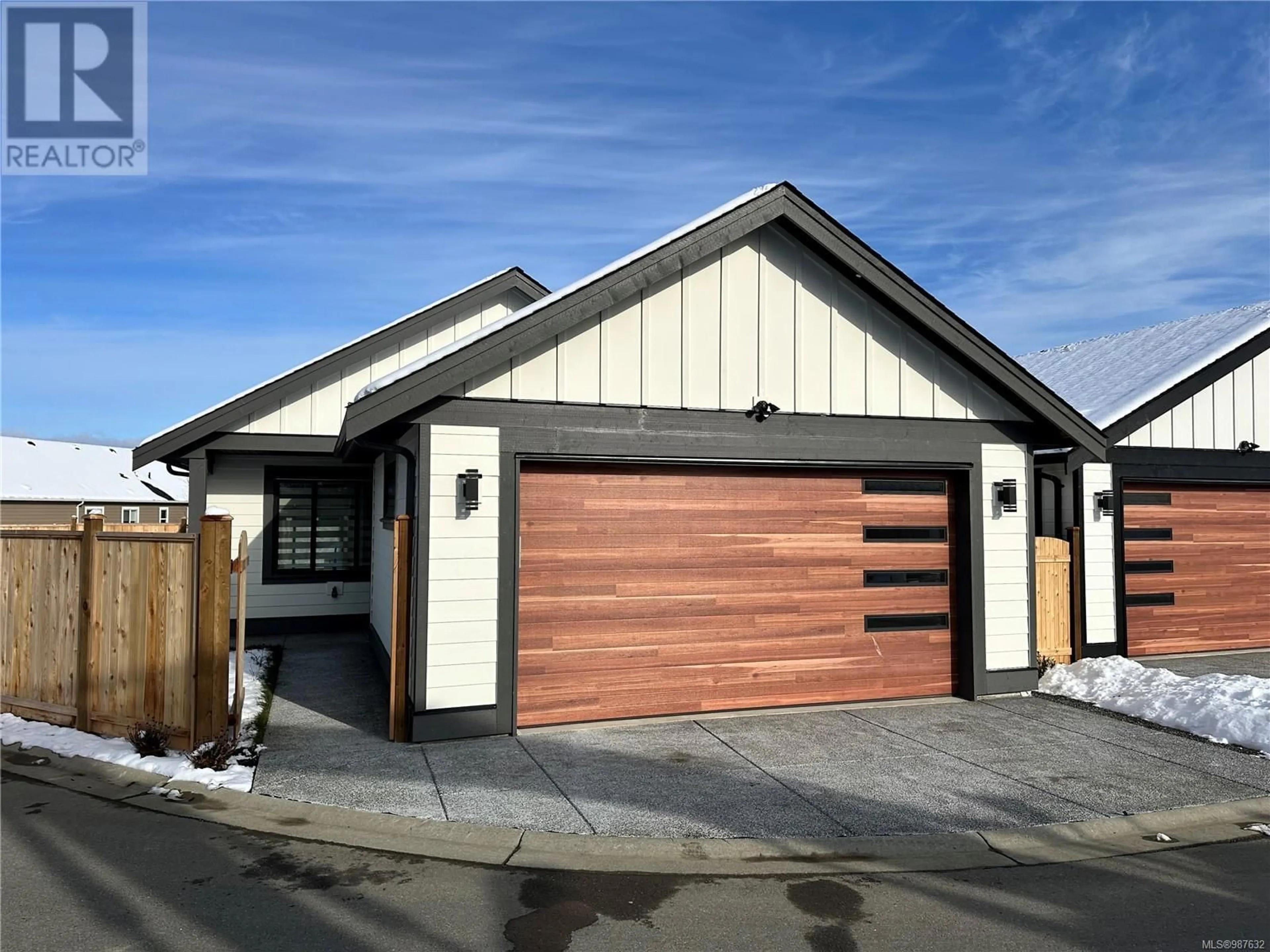 Indoor garage for 637 Buttonwood Lane, Parksville British Columbia V9P0G5