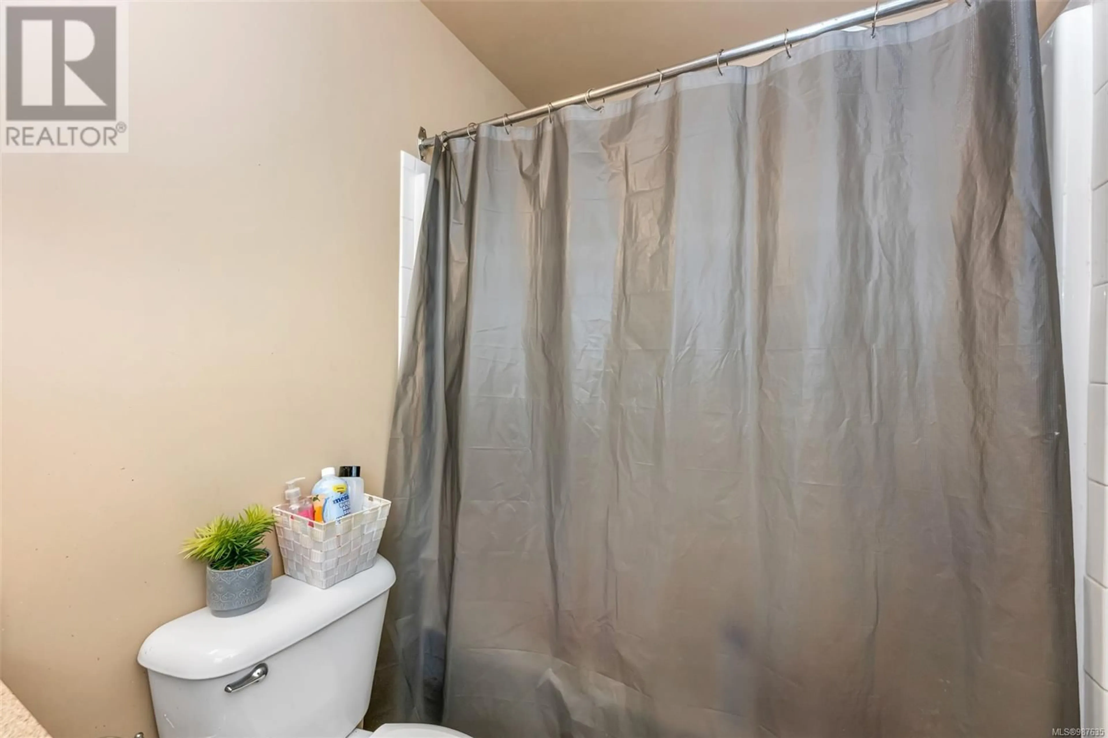 Standard bathroom, unknown for 210 825 Goldstream Ave, Langford British Columbia V9B2X8