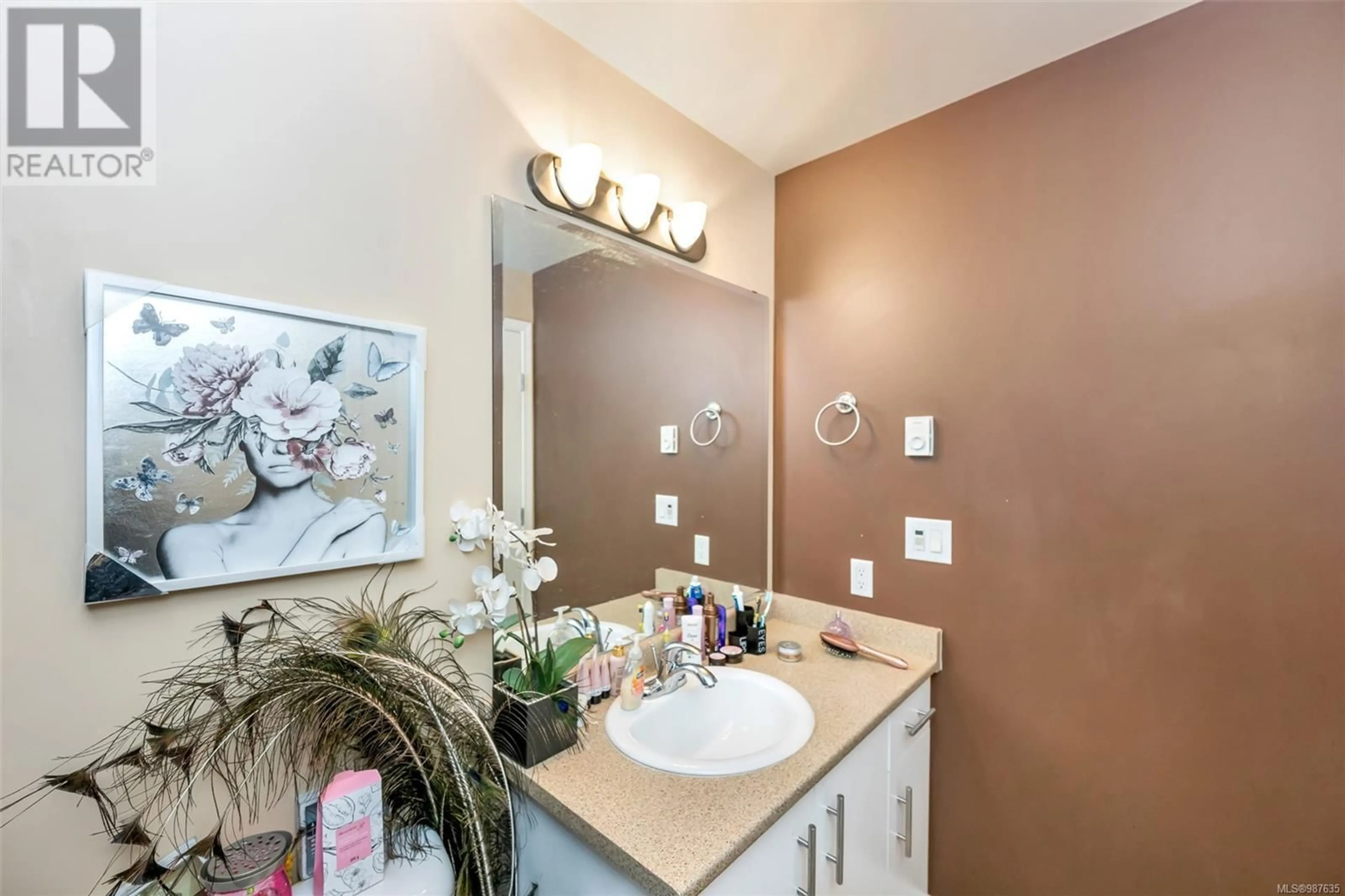 Standard bathroom, ceramic/tile floor for 210 825 Goldstream Ave, Langford British Columbia V9B2X8