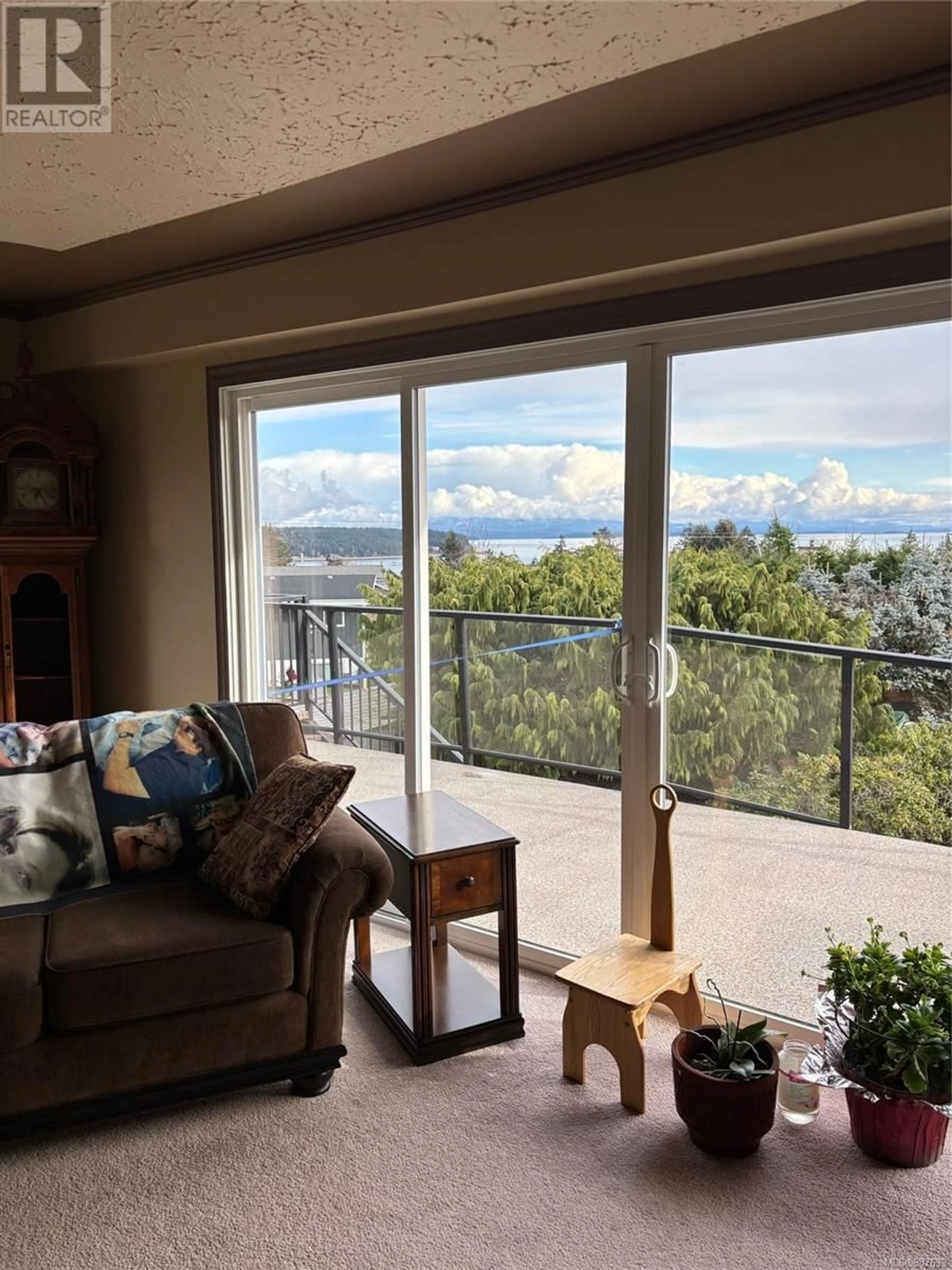 Living room with furniture, unknown for 377 Leeward Sq, Campbell River British Columbia V9W1X9