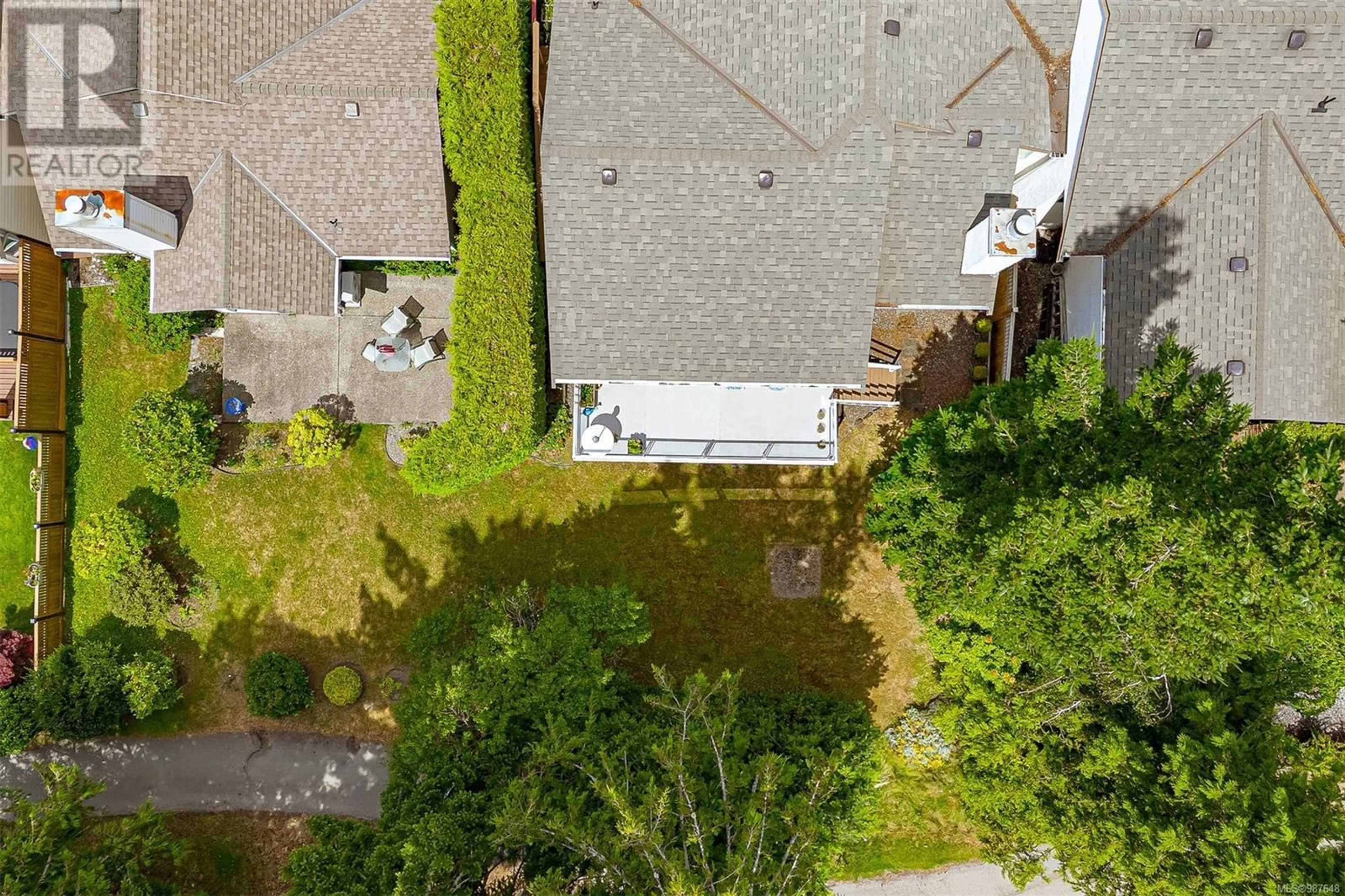 A pic from outside/outdoor area/front of a property/back of a property/a pic from drone, street for 536 FAIRWAYS PLACE, Cobble Hill British Columbia V8H0K8
