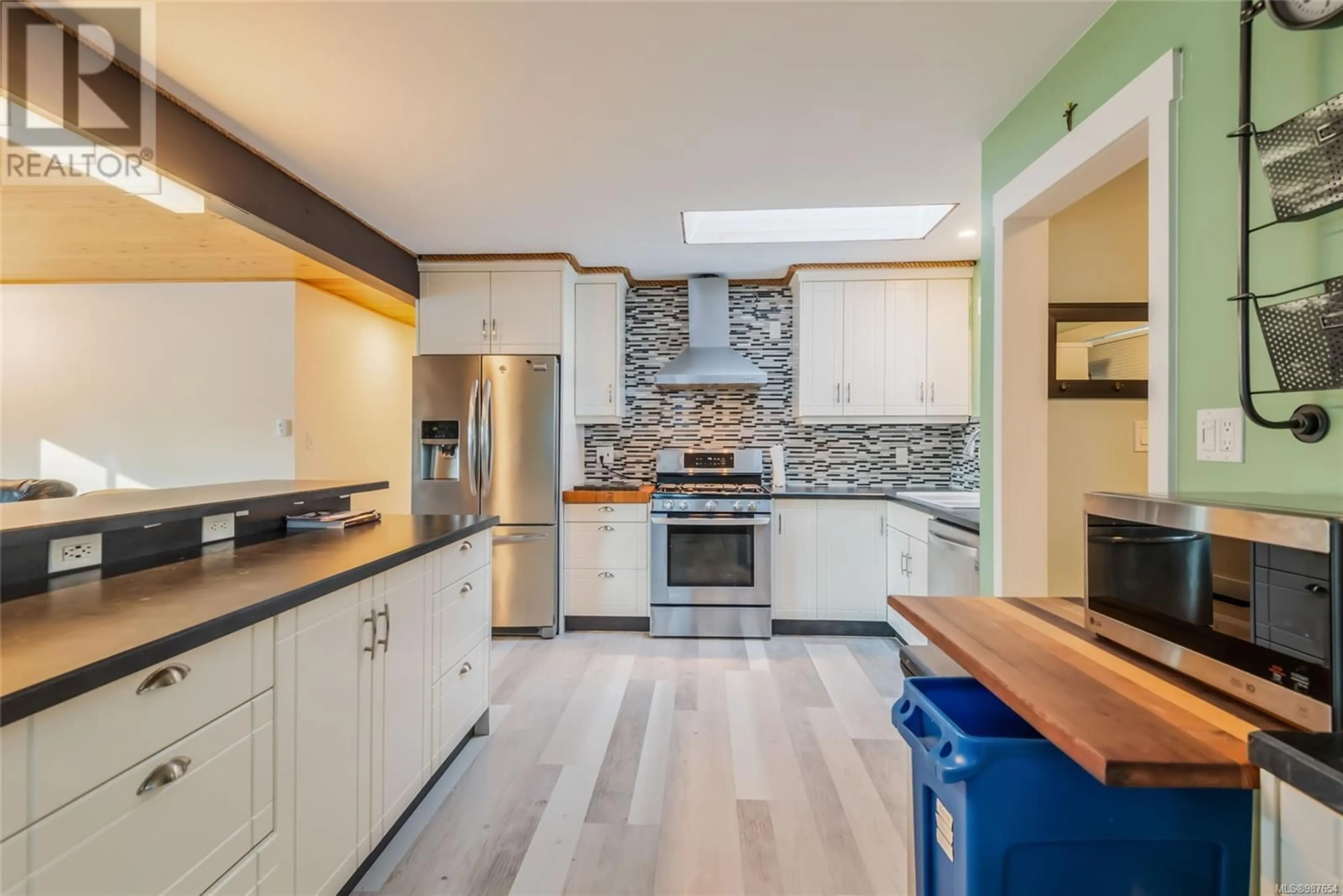 Contemporary kitchen, ceramic/tile floor for 2375 11th Ave, Port Alberni British Columbia V9Y2S4