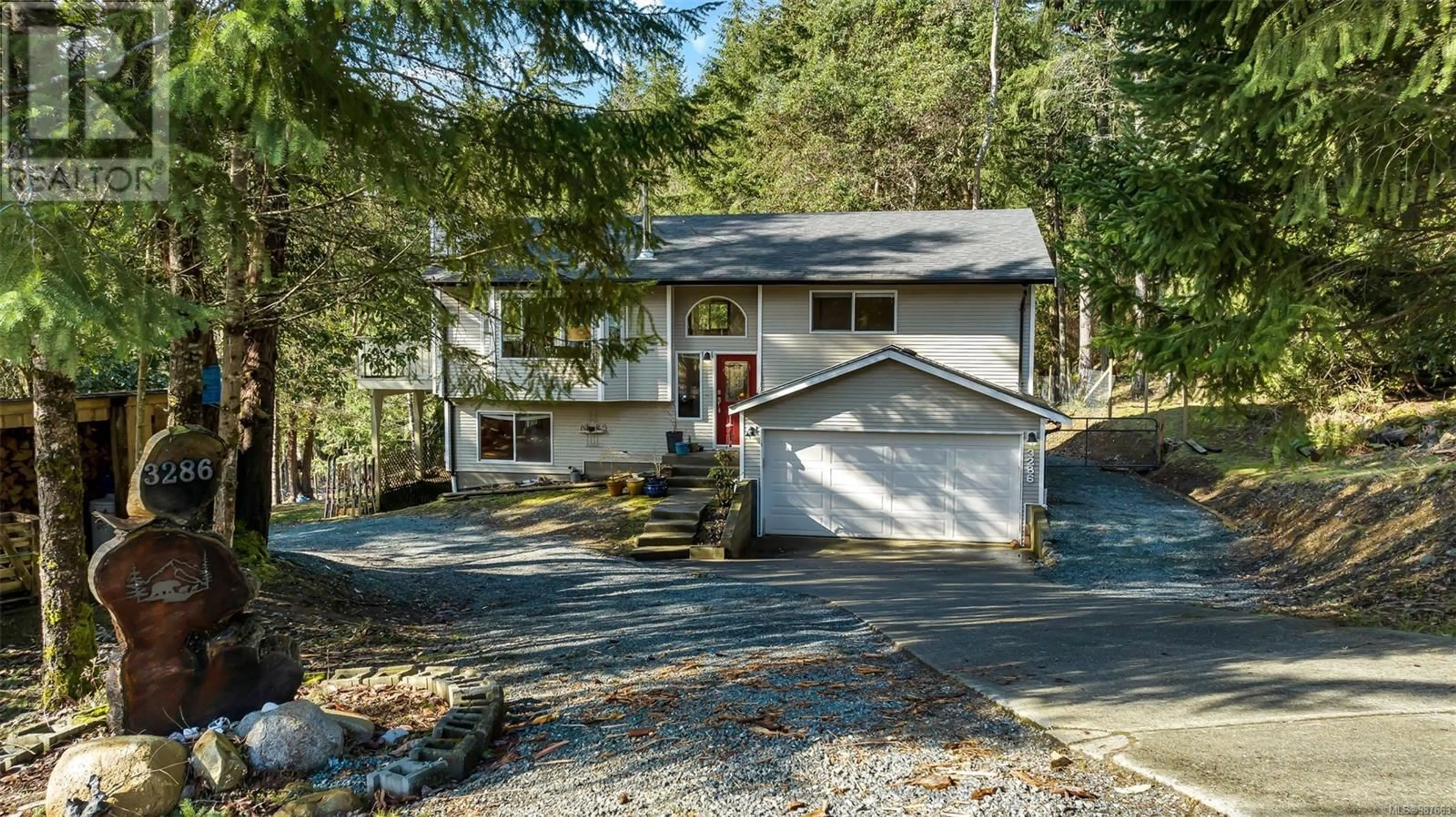 Home with vinyl exterior material, street for 3286 Simard Pl, Cobble Hill British Columbia V0R1L0