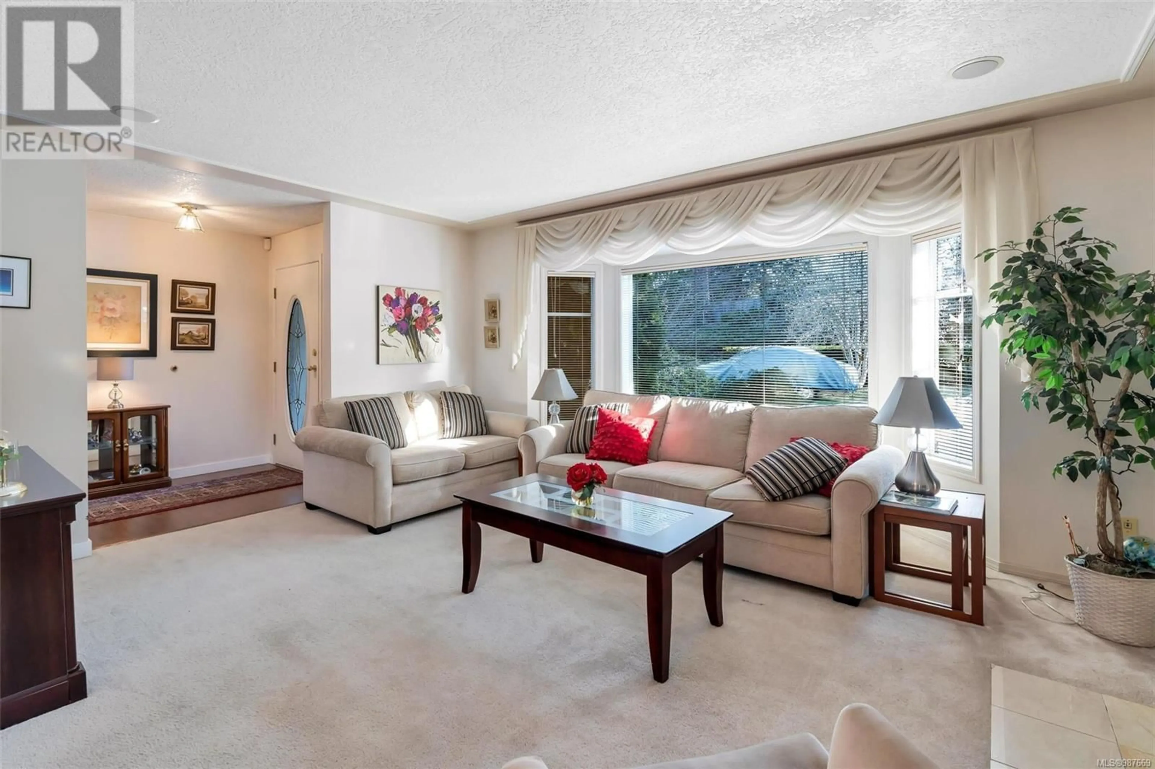 Living room with furniture, unknown for 4790 CORDOVA BAY ROAD, Saanich British Columbia V8Y2J5