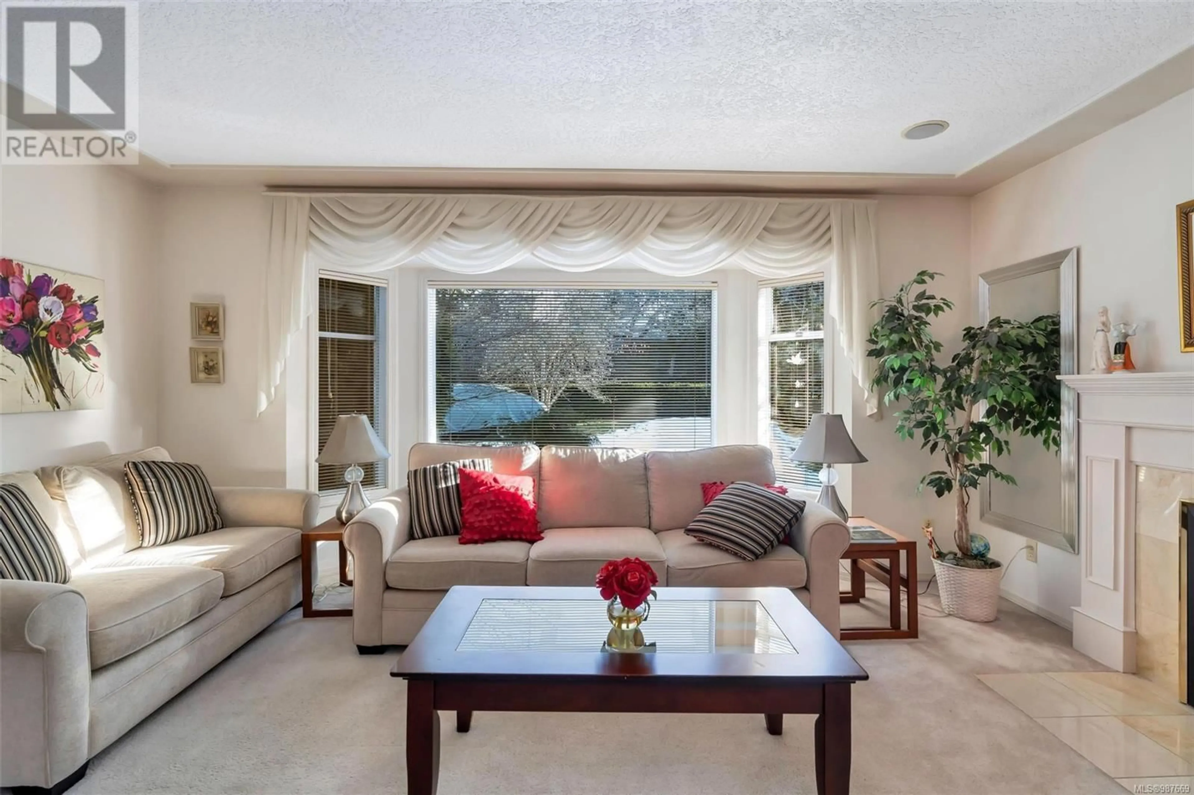 Living room with furniture, unknown for 4790 CORDOVA BAY ROAD, Saanich British Columbia V8Y2J5
