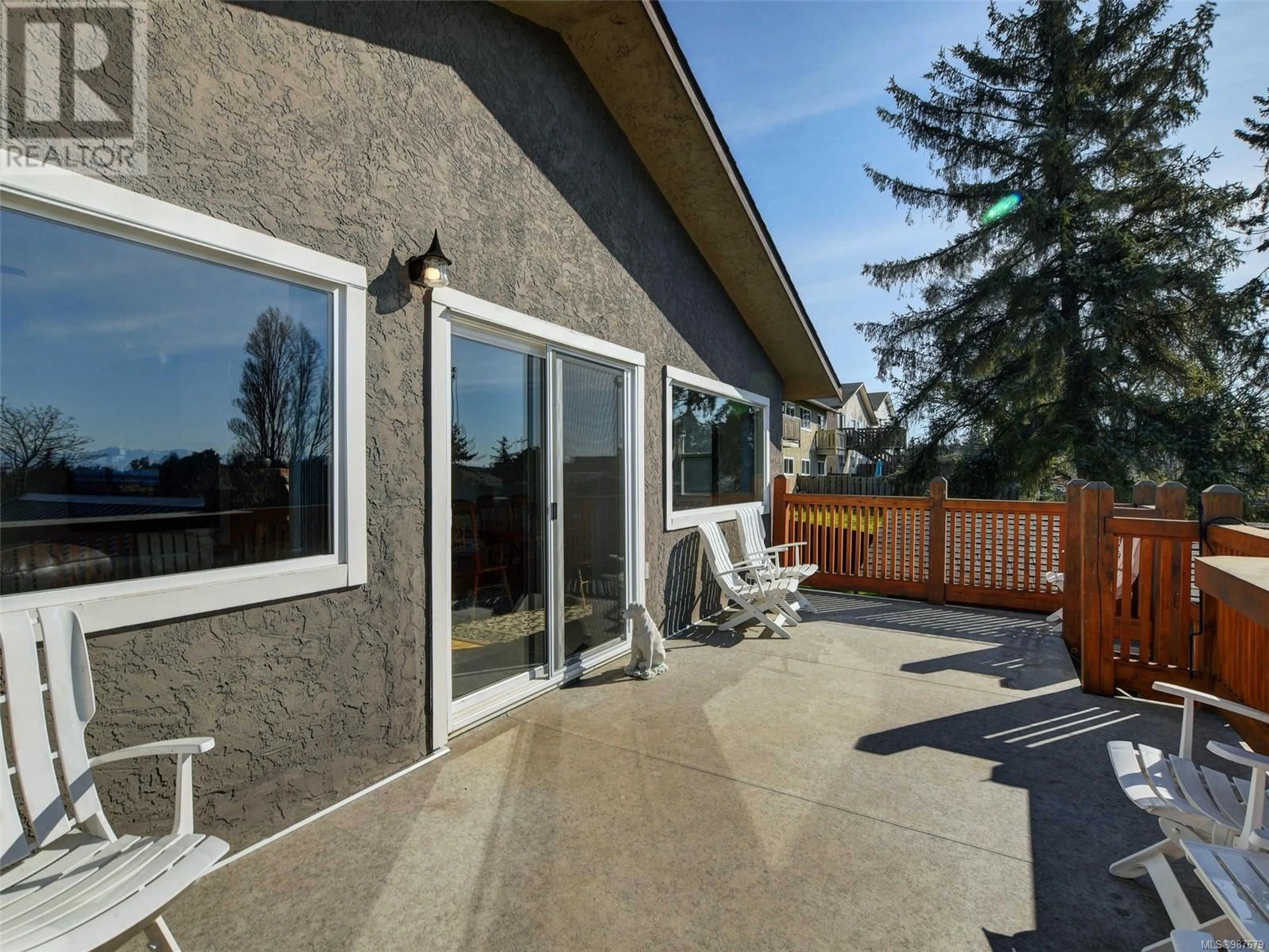 Patio, water/lake/river/ocean view for 847 Admirals Rd, Esquimalt British Columbia V9A2P1