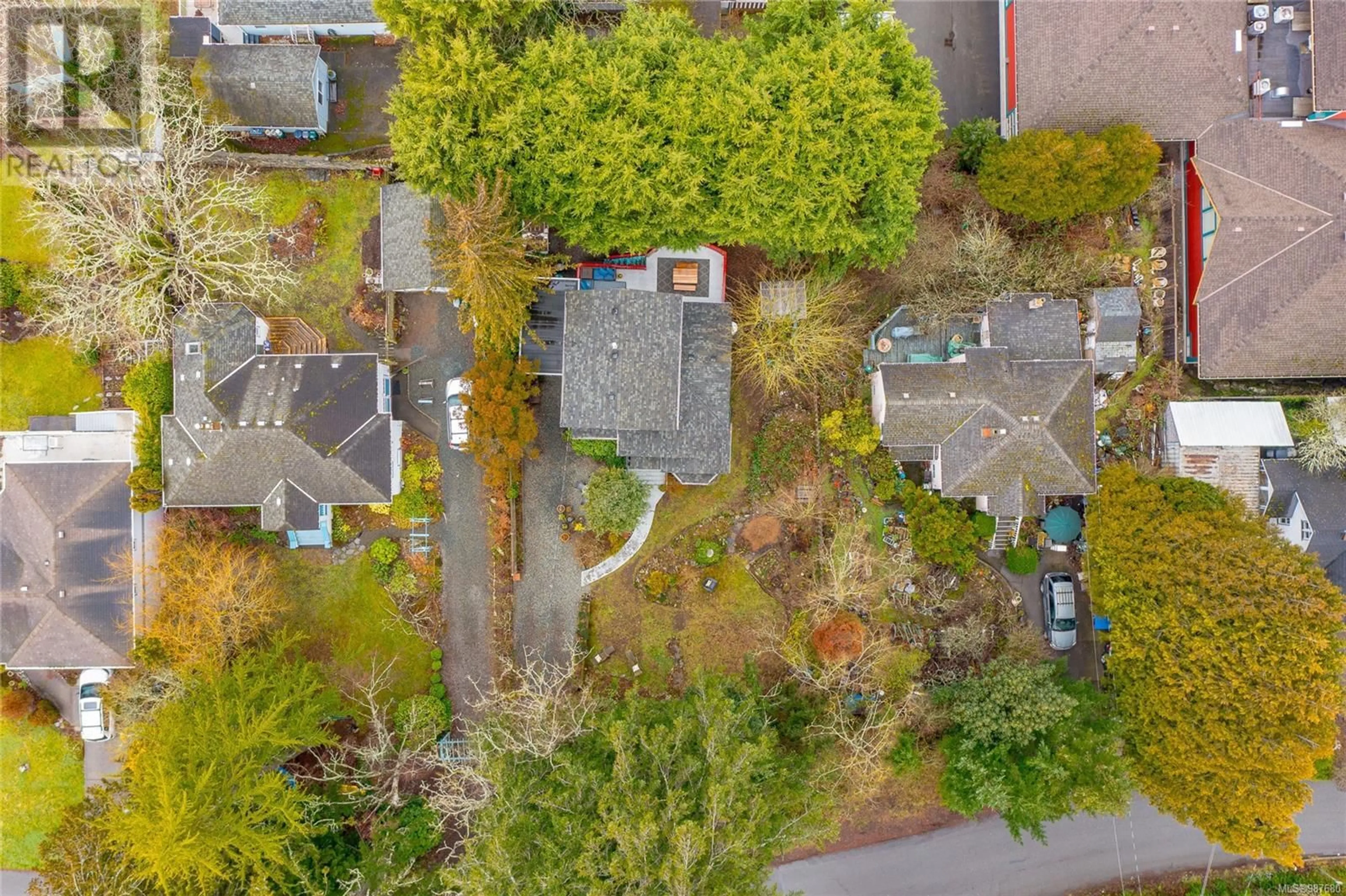 A pic from outside/outdoor area/front of a property/back of a property/a pic from drone, street for 285 Stewart Ave, View Royal British Columbia V9B1R3