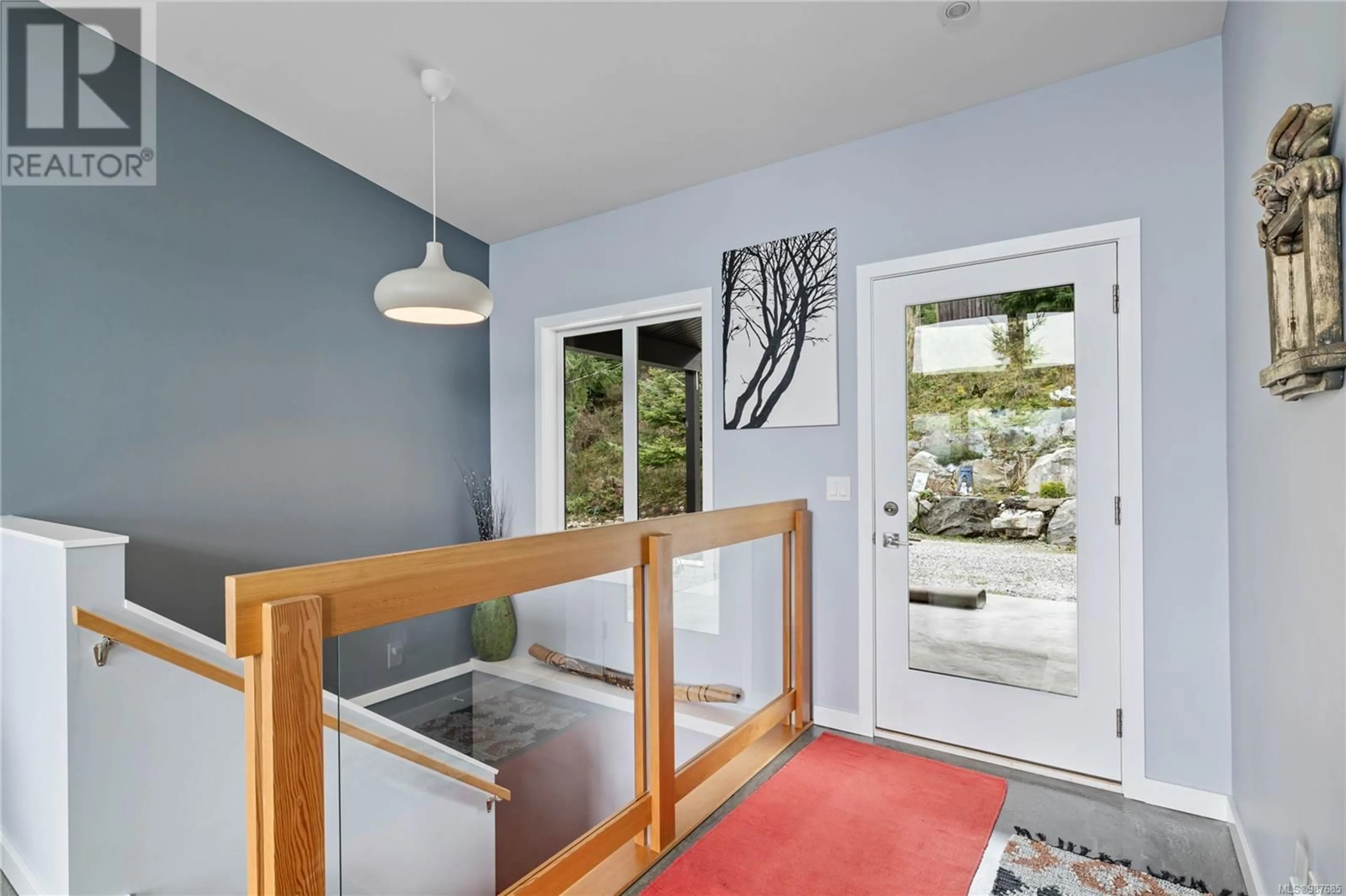 Indoor entryway for 125 SPRING GOLD WAY, Salt Spring British Columbia V8K2Y1