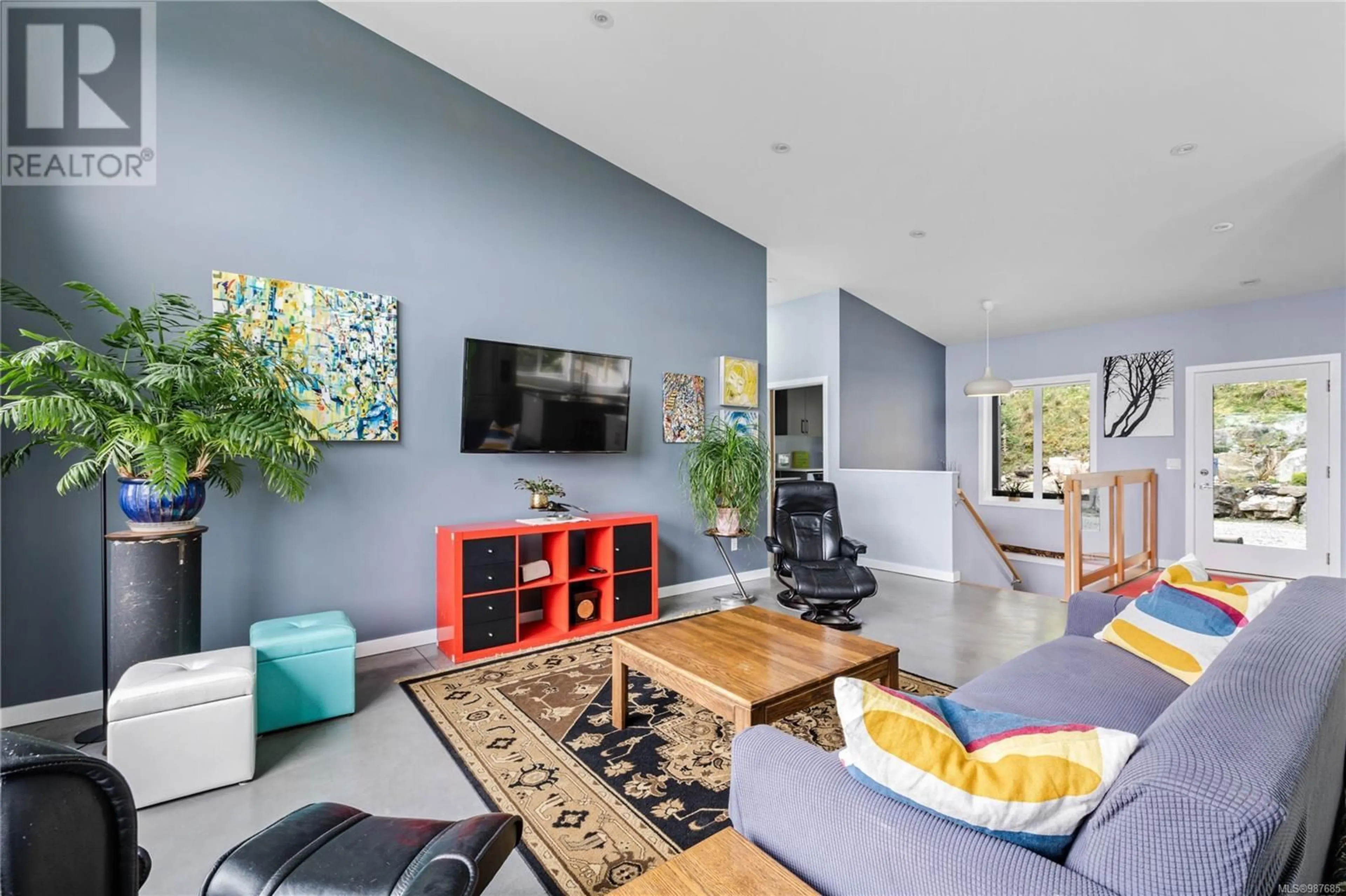 Living room with furniture, unknown for 125 SPRING GOLD WAY, Salt Spring British Columbia V8K2Y1