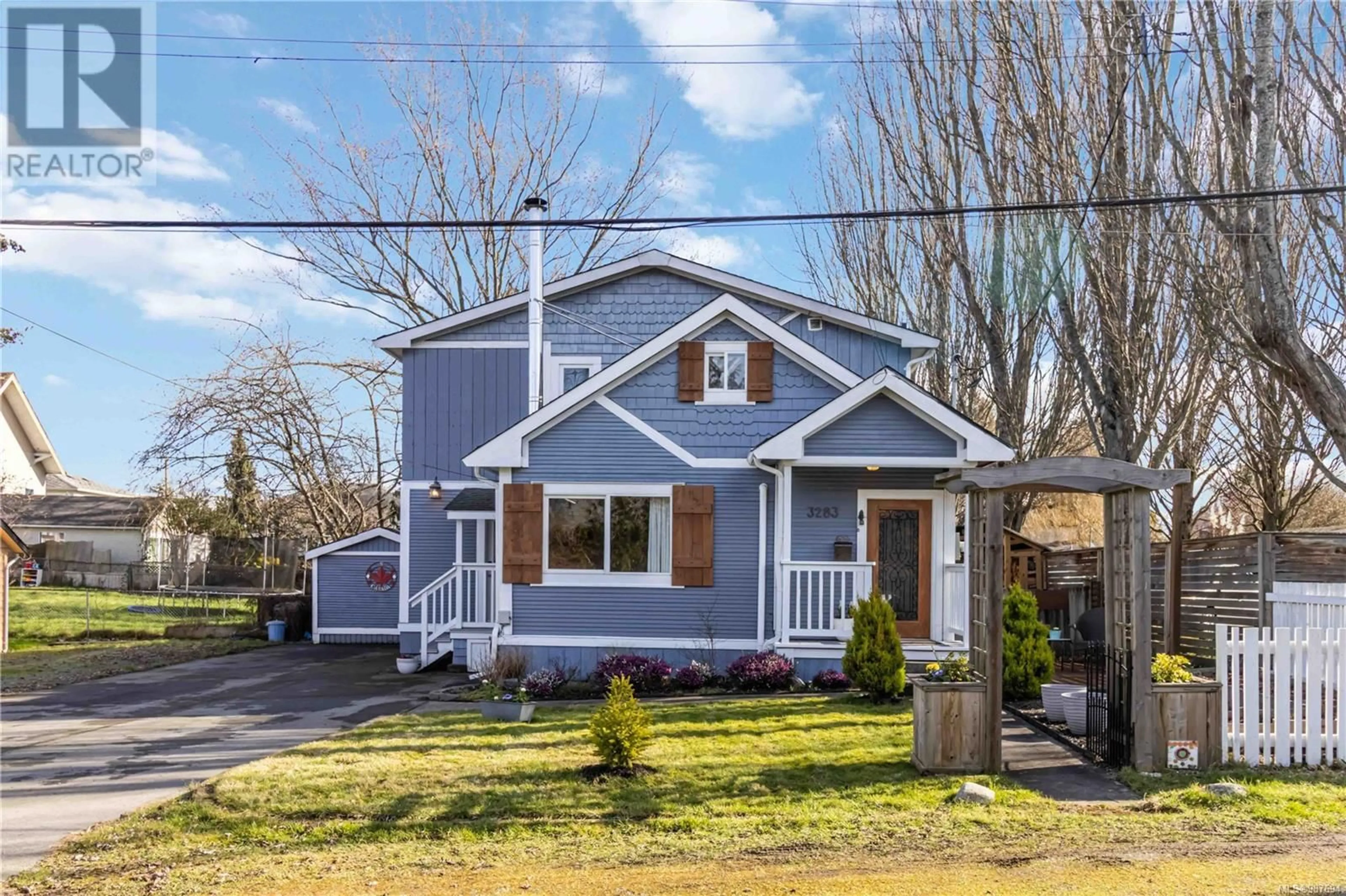 Home with vinyl exterior material, street for 3283 Albion Rd, Saanich British Columbia V8Z3T5