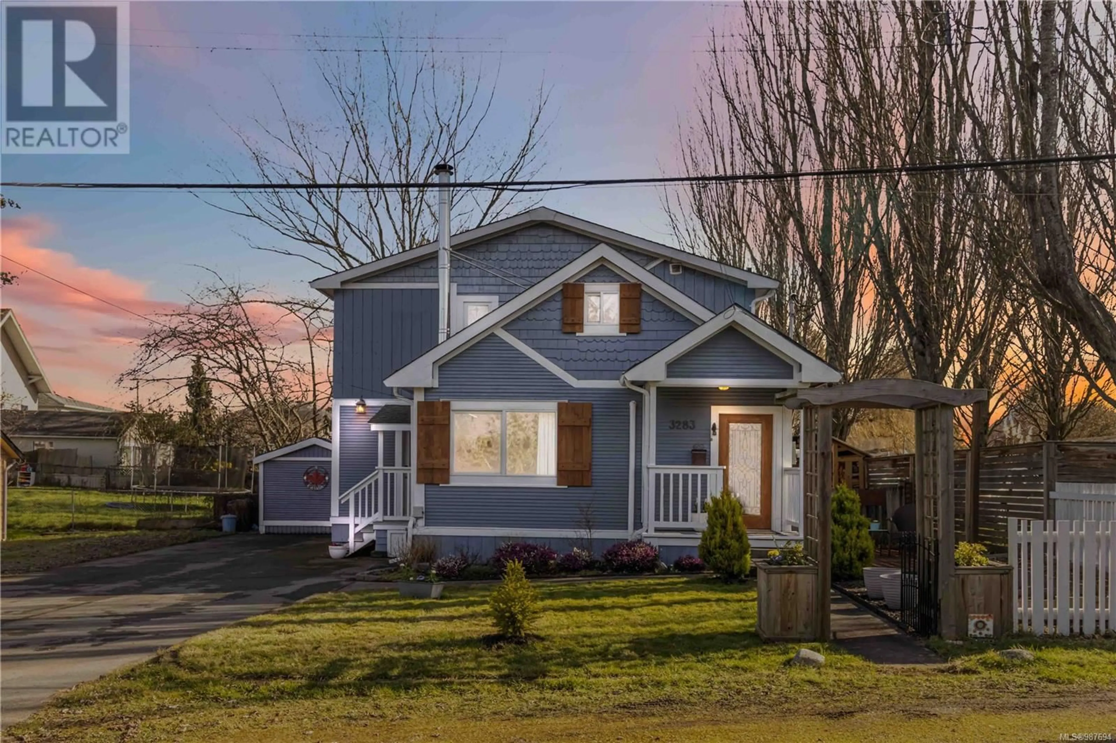 Home with vinyl exterior material, street for 3283 Albion Rd, Saanich British Columbia V8Z3T5