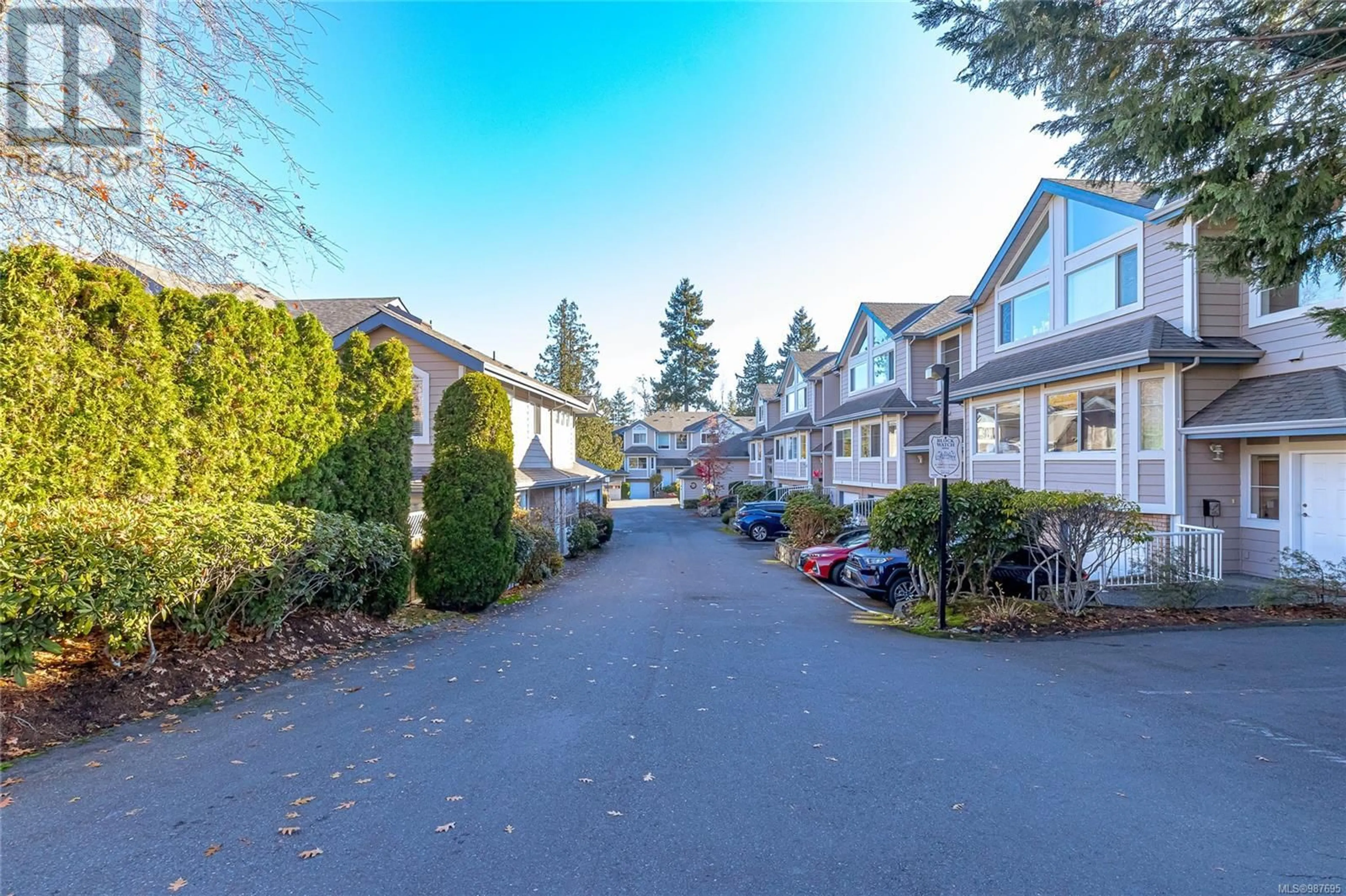 Patio, street for 15 4619 Elk Lake Dr, Saanich British Columbia V8Z5M2