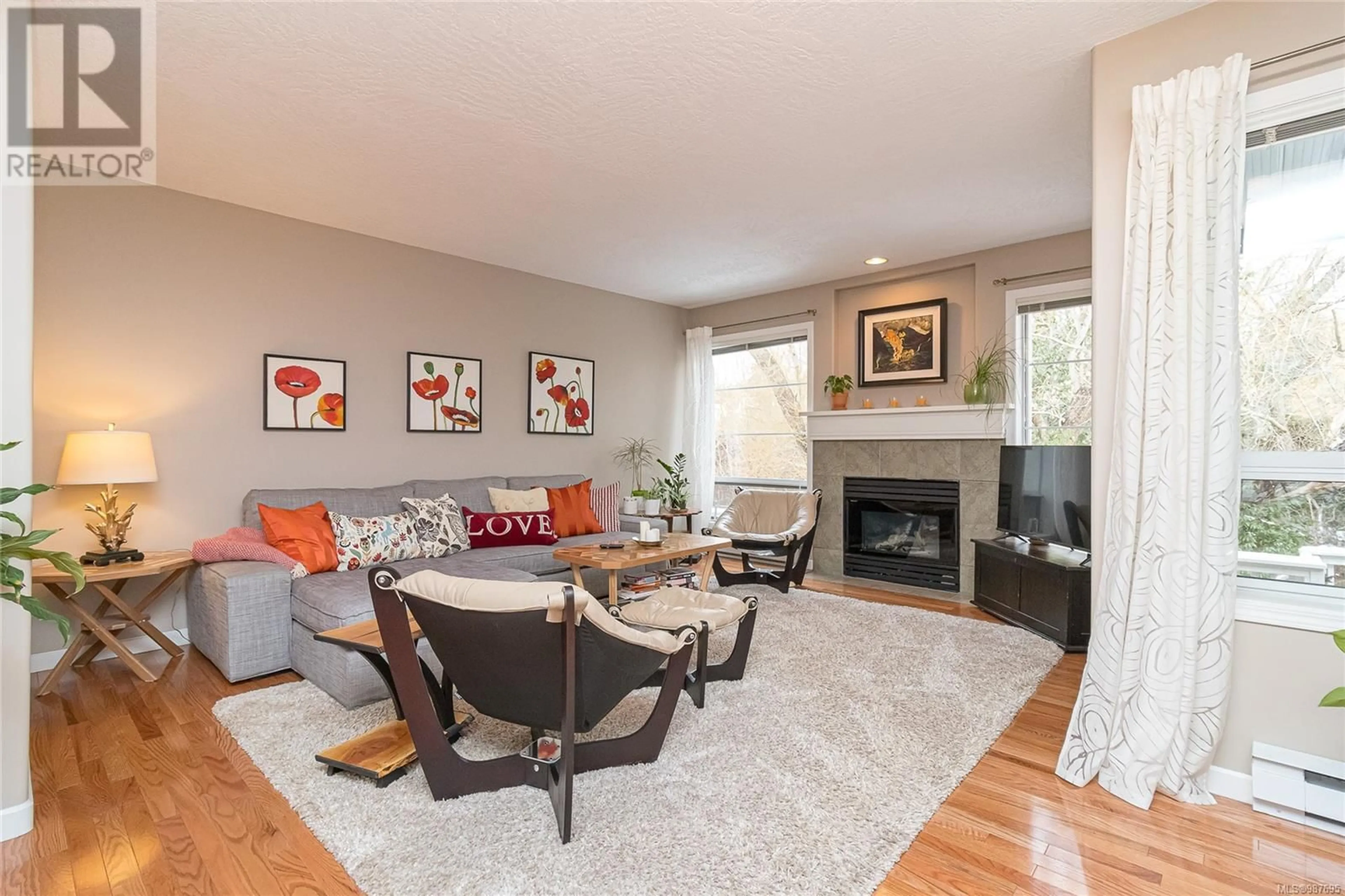 Living room with furniture, wood/laminate floor for 15 4619 Elk Lake Dr, Saanich British Columbia V8Z5M2