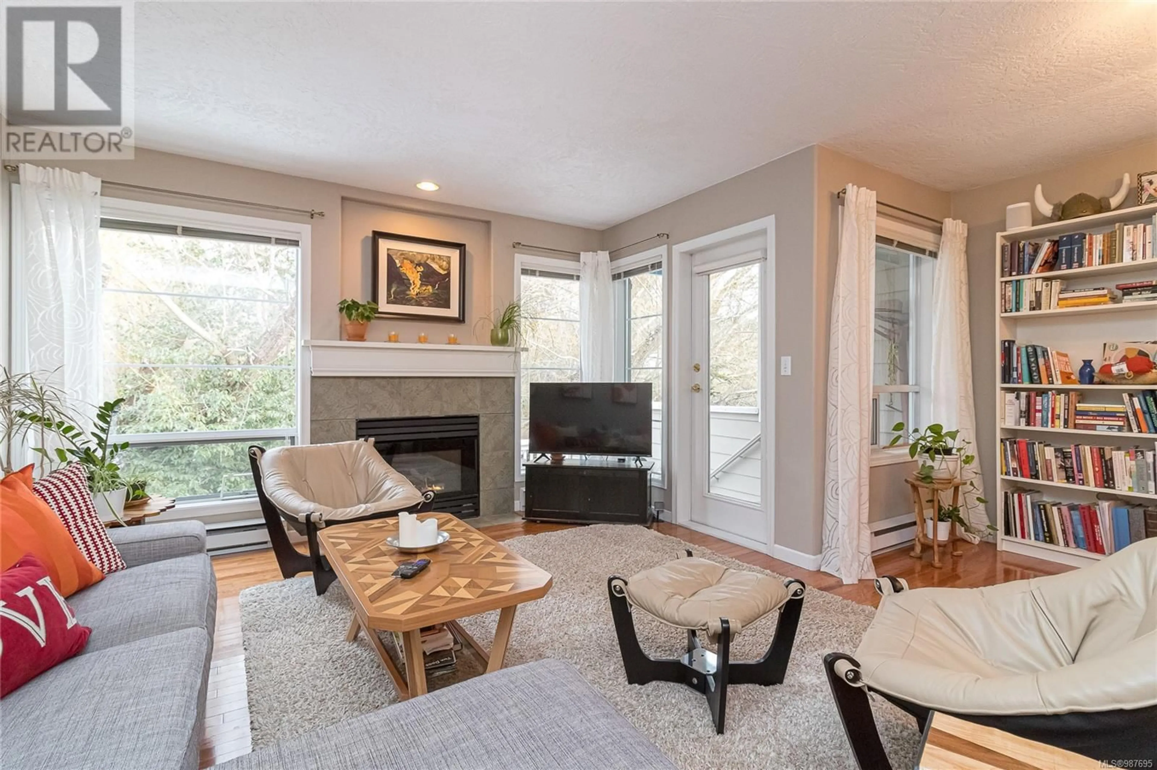 Living room with furniture, wood/laminate floor for 15 4619 Elk Lake Dr, Saanich British Columbia V8Z5M2